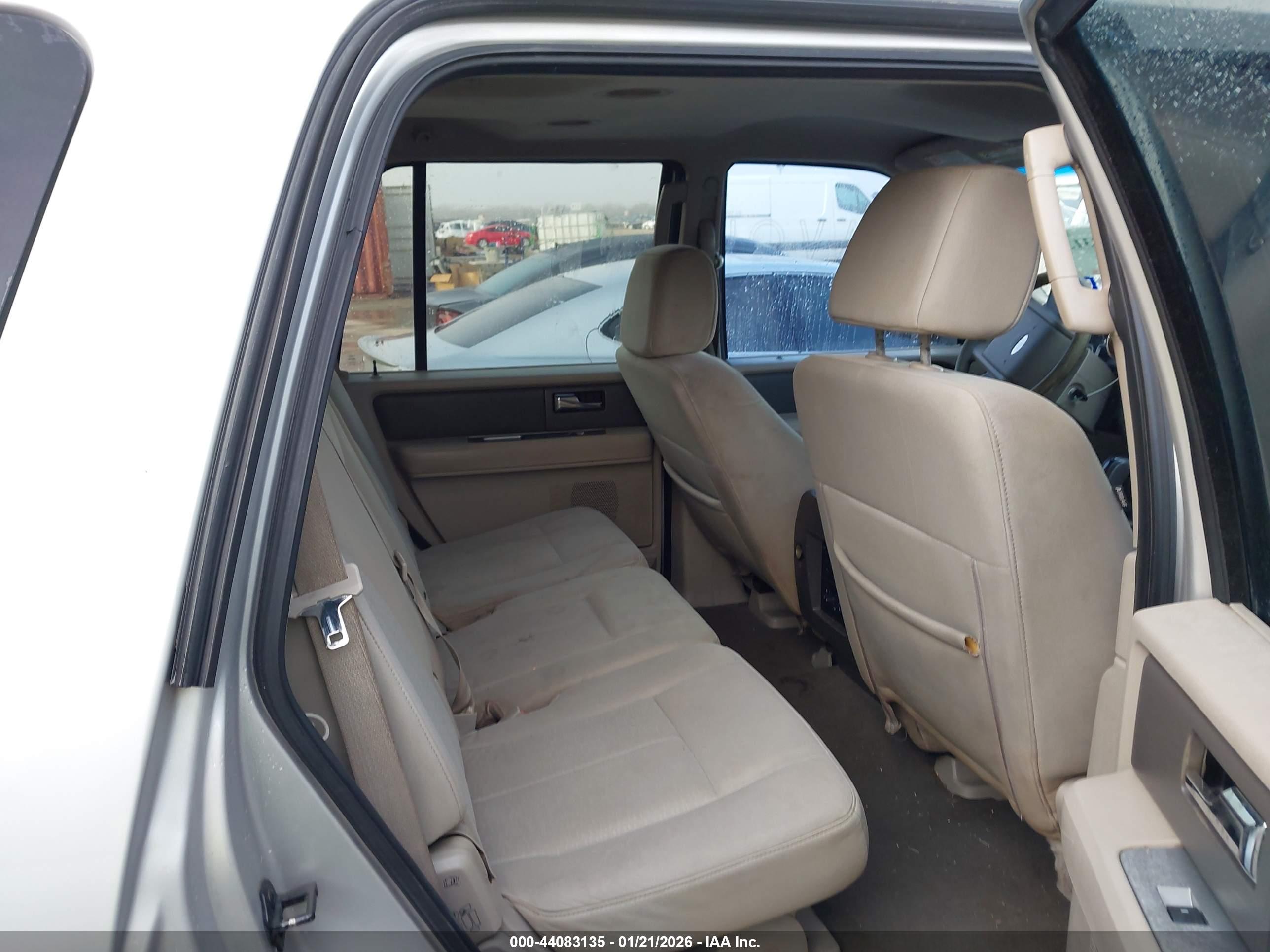 FORD EXPEDITION image 8