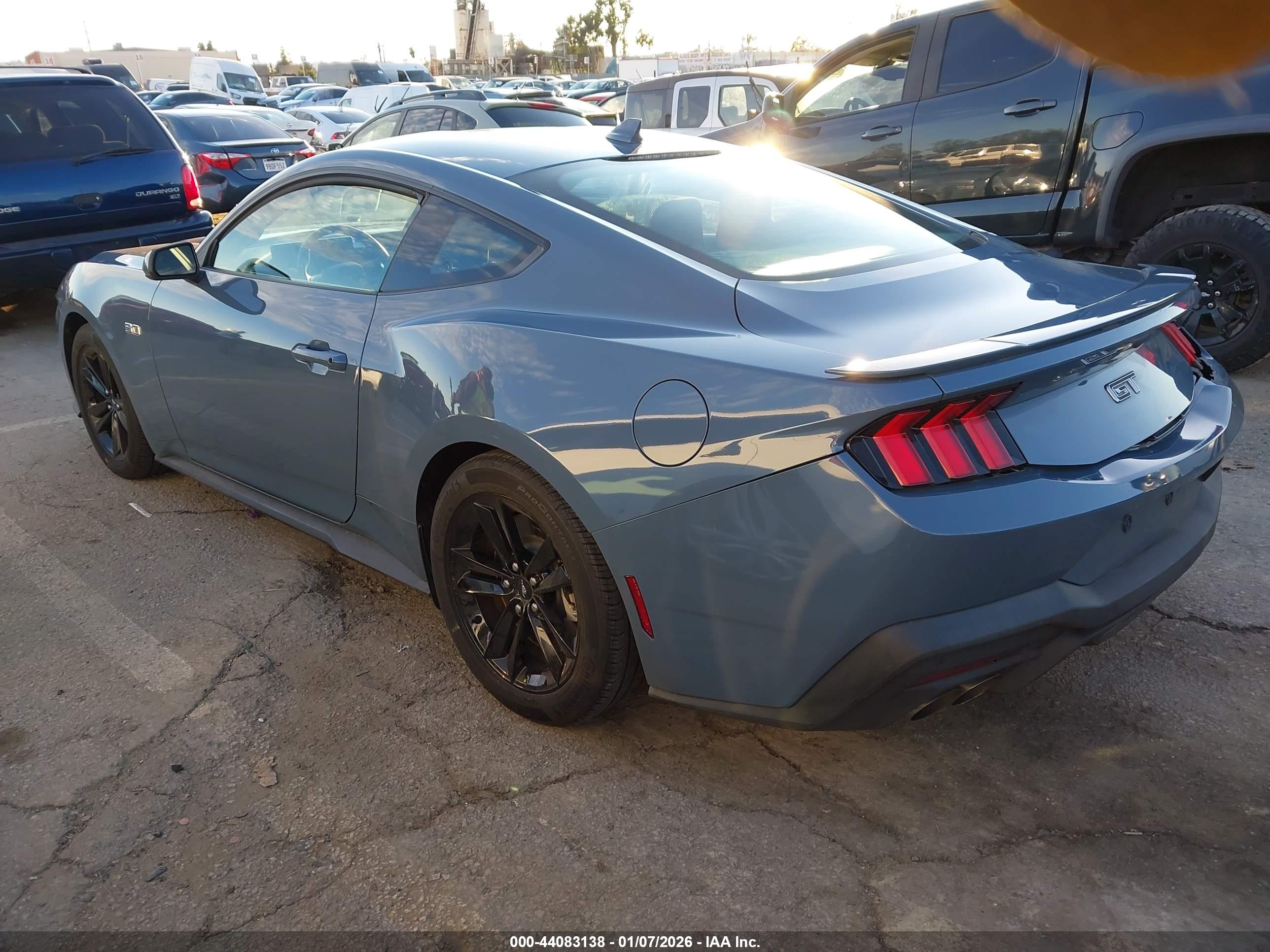 FORD MUSTANG image 3