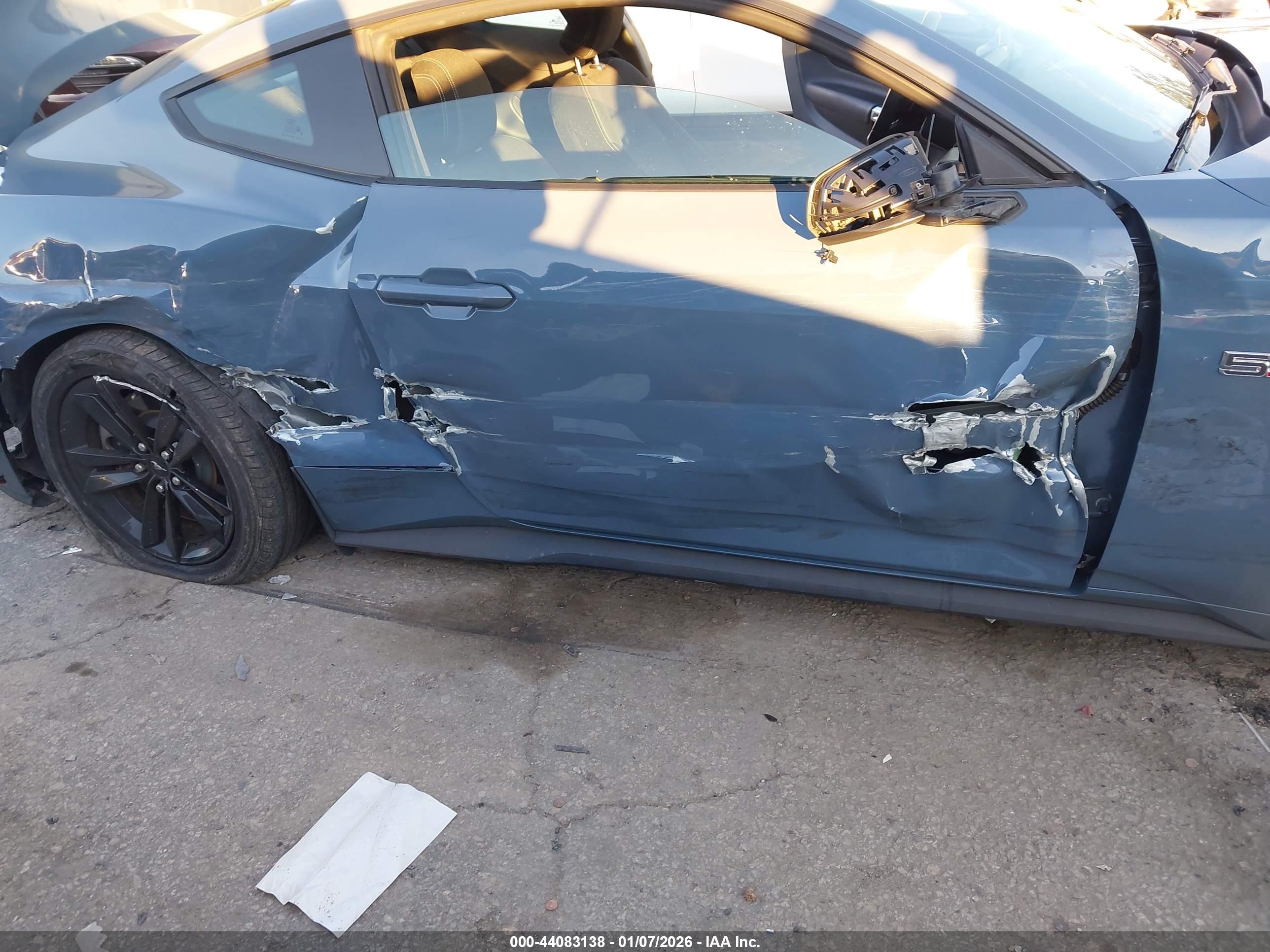 FORD MUSTANG image 6