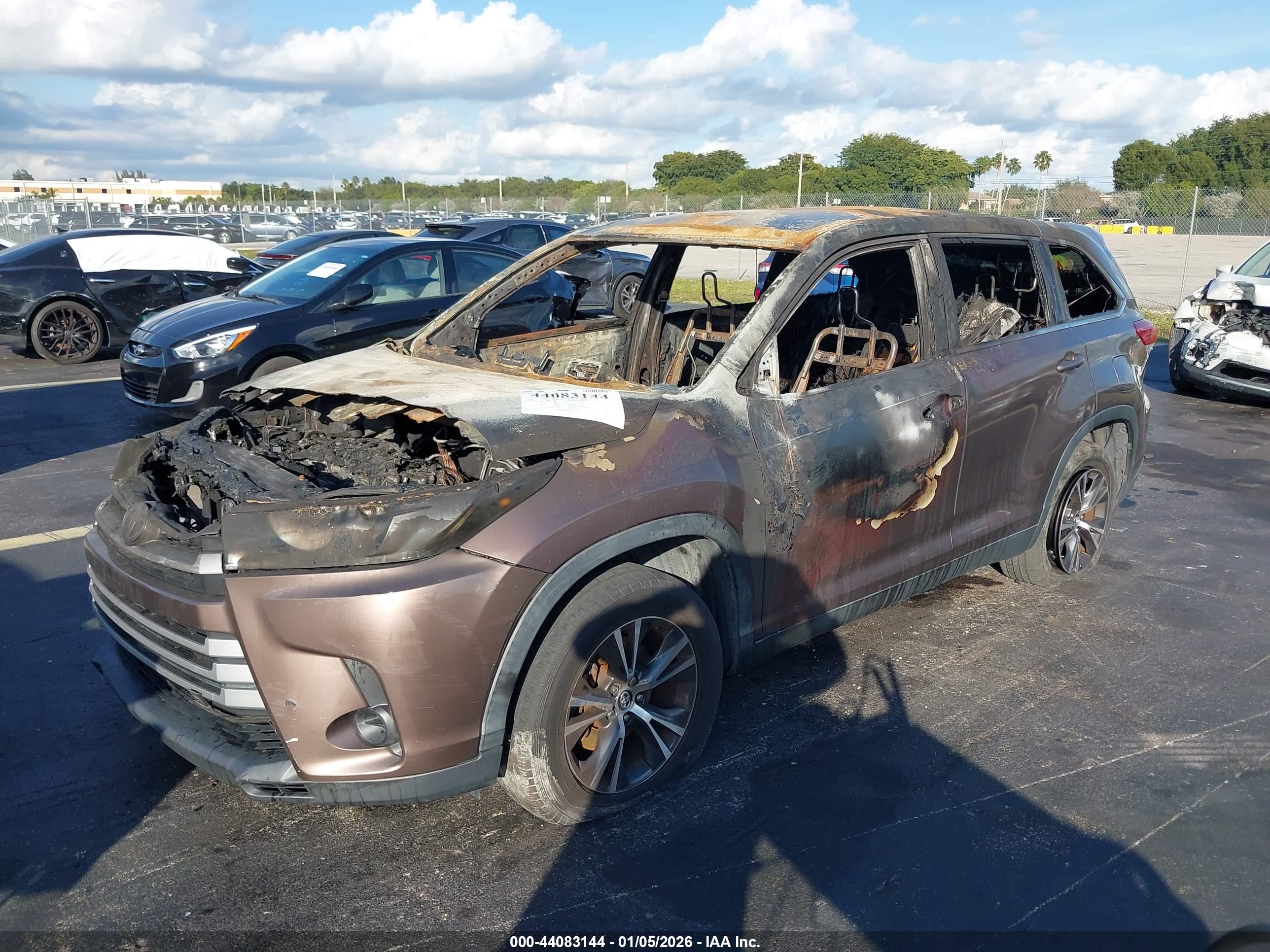 TOYOTA HIGHLANDER image 2