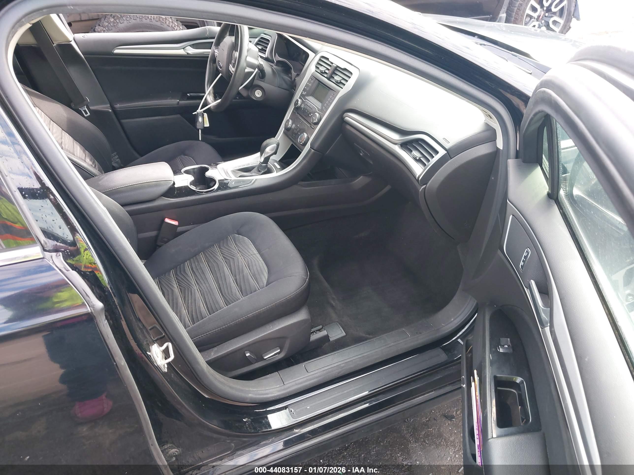 FORD FUSION image 5