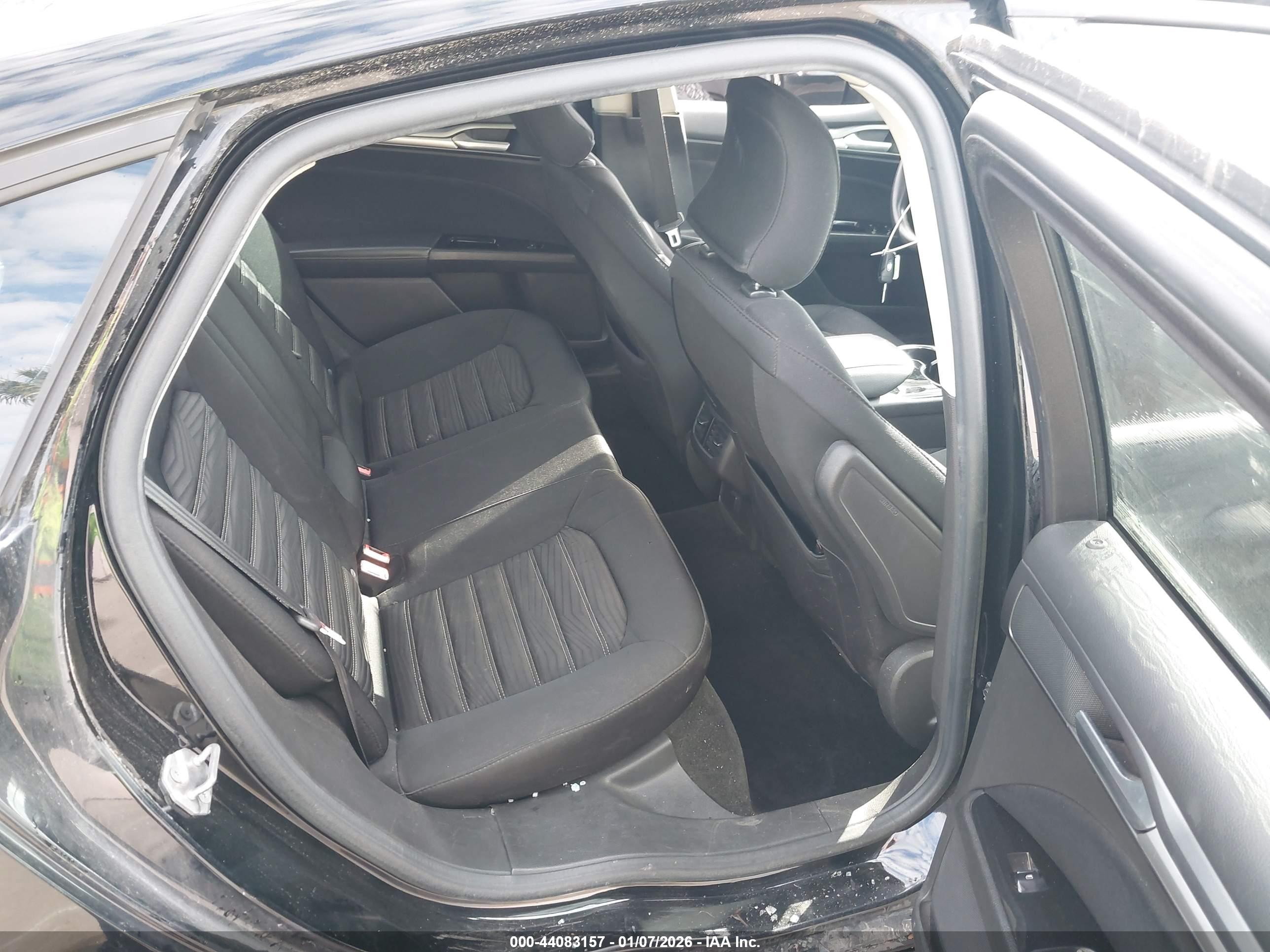 FORD FUSION image 8