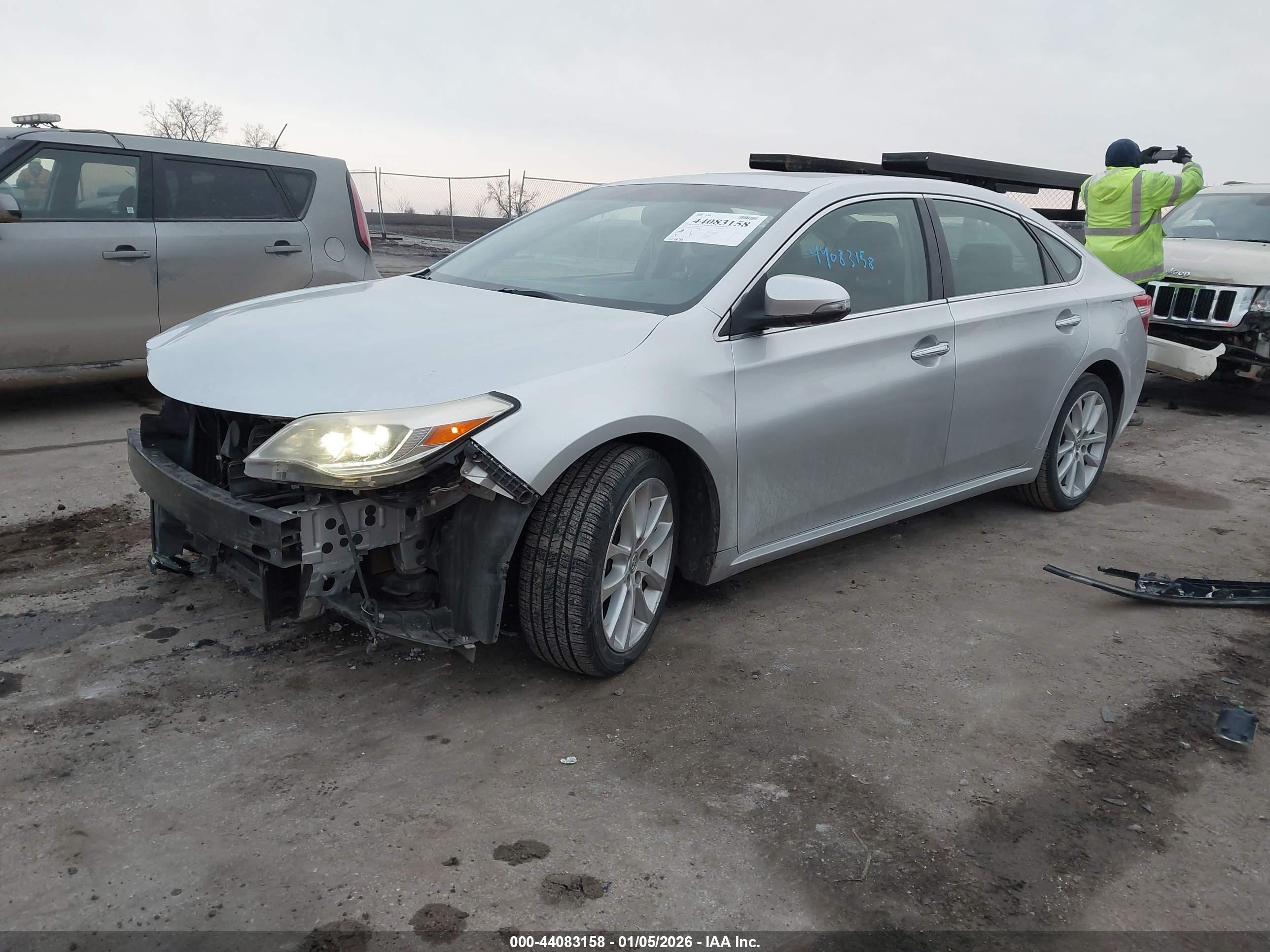 TOYOTA AVALON image 2