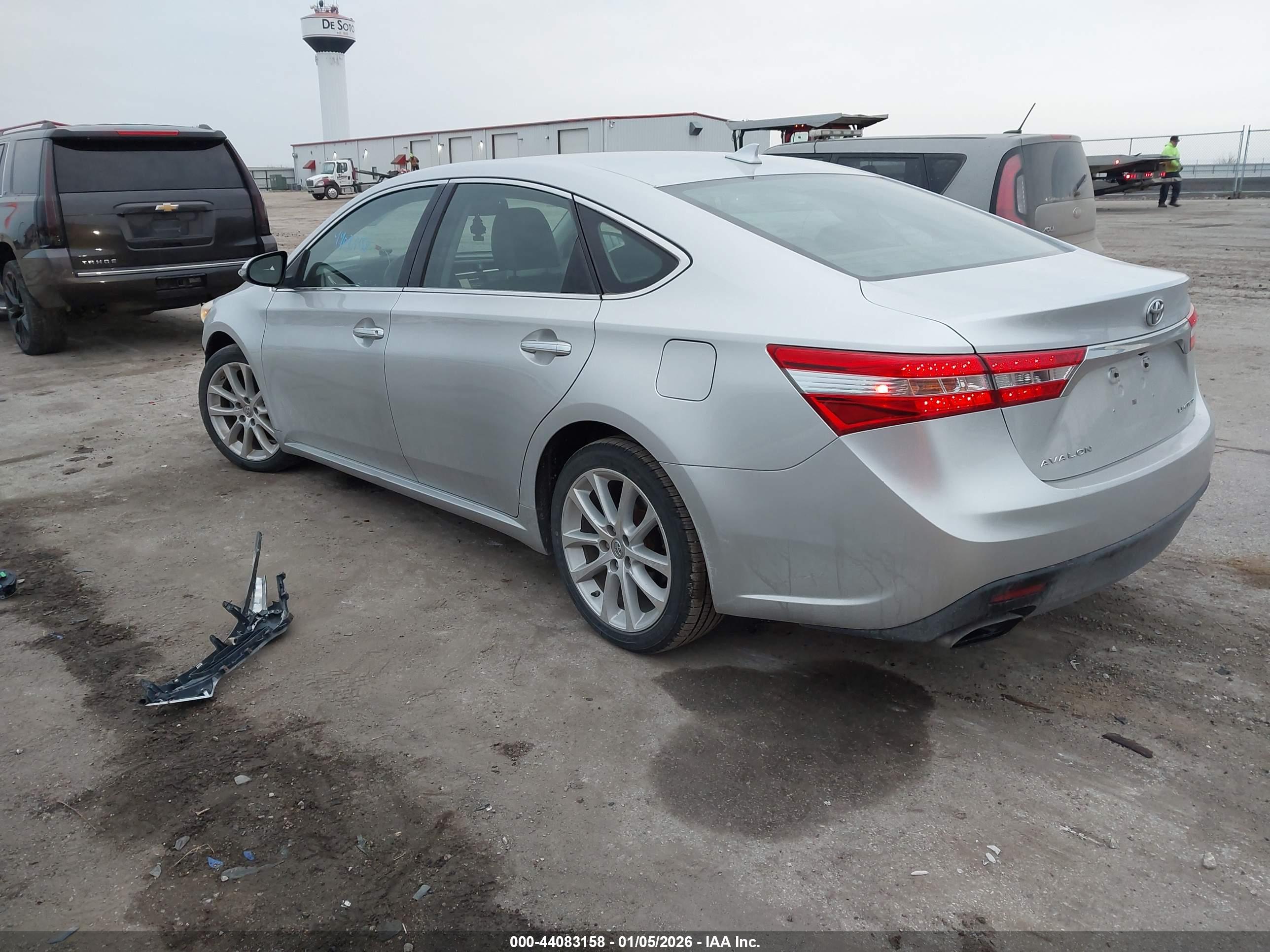 TOYOTA AVALON image 3