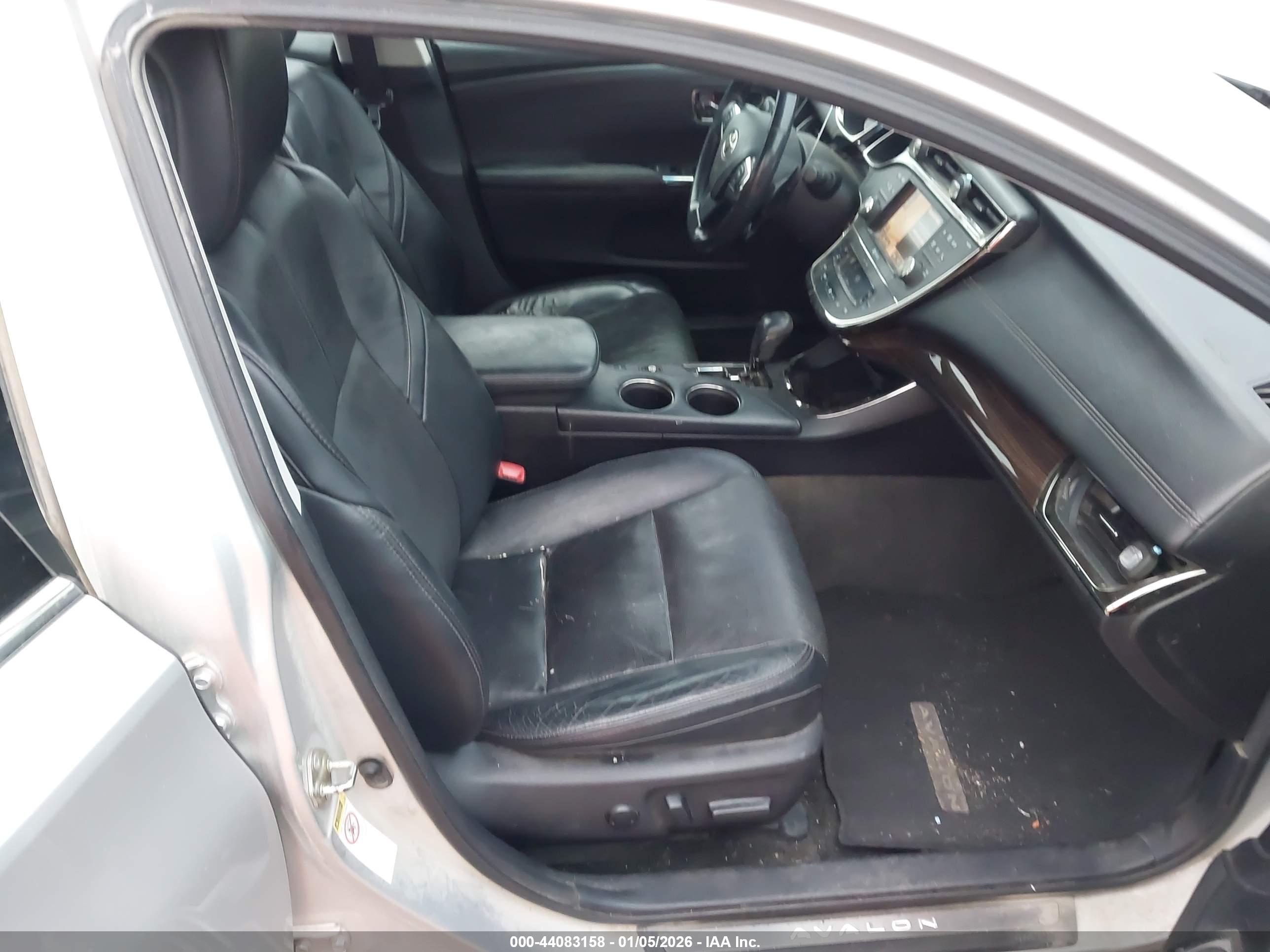 TOYOTA AVALON image 5