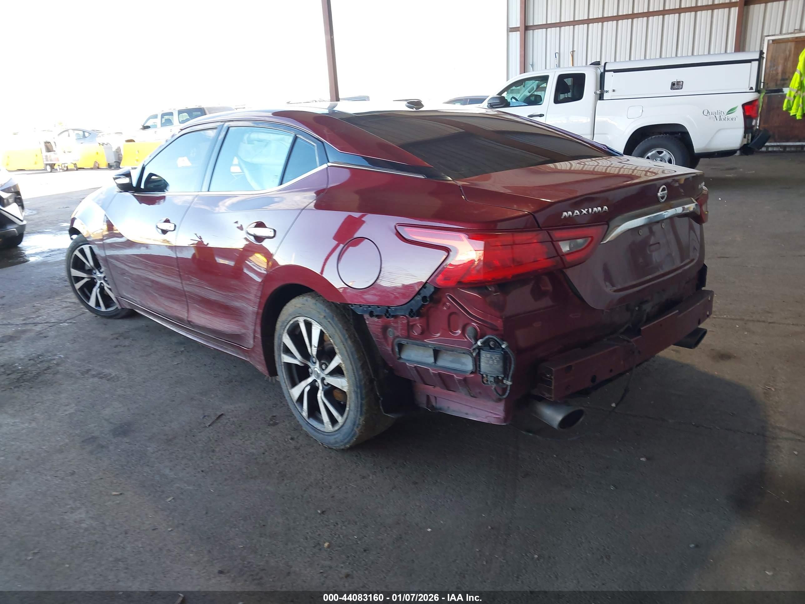 NISSAN MAXIMA image 3