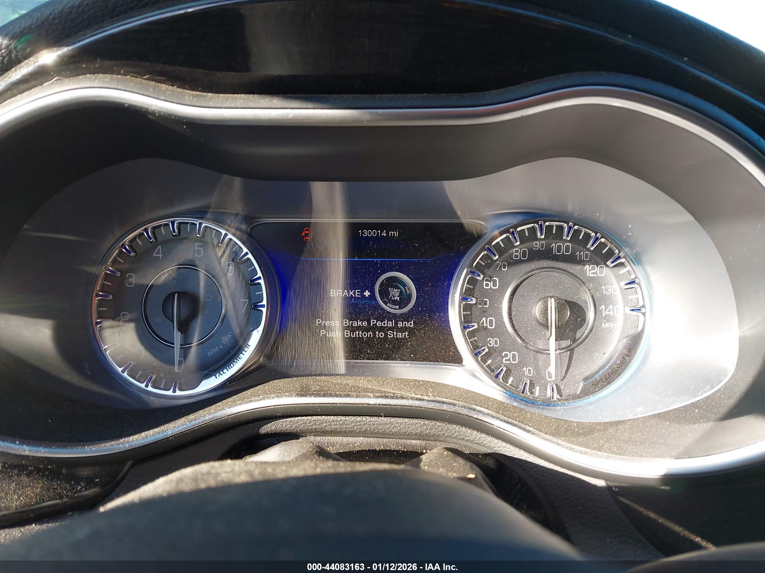 CHRYSLER 200 image 7