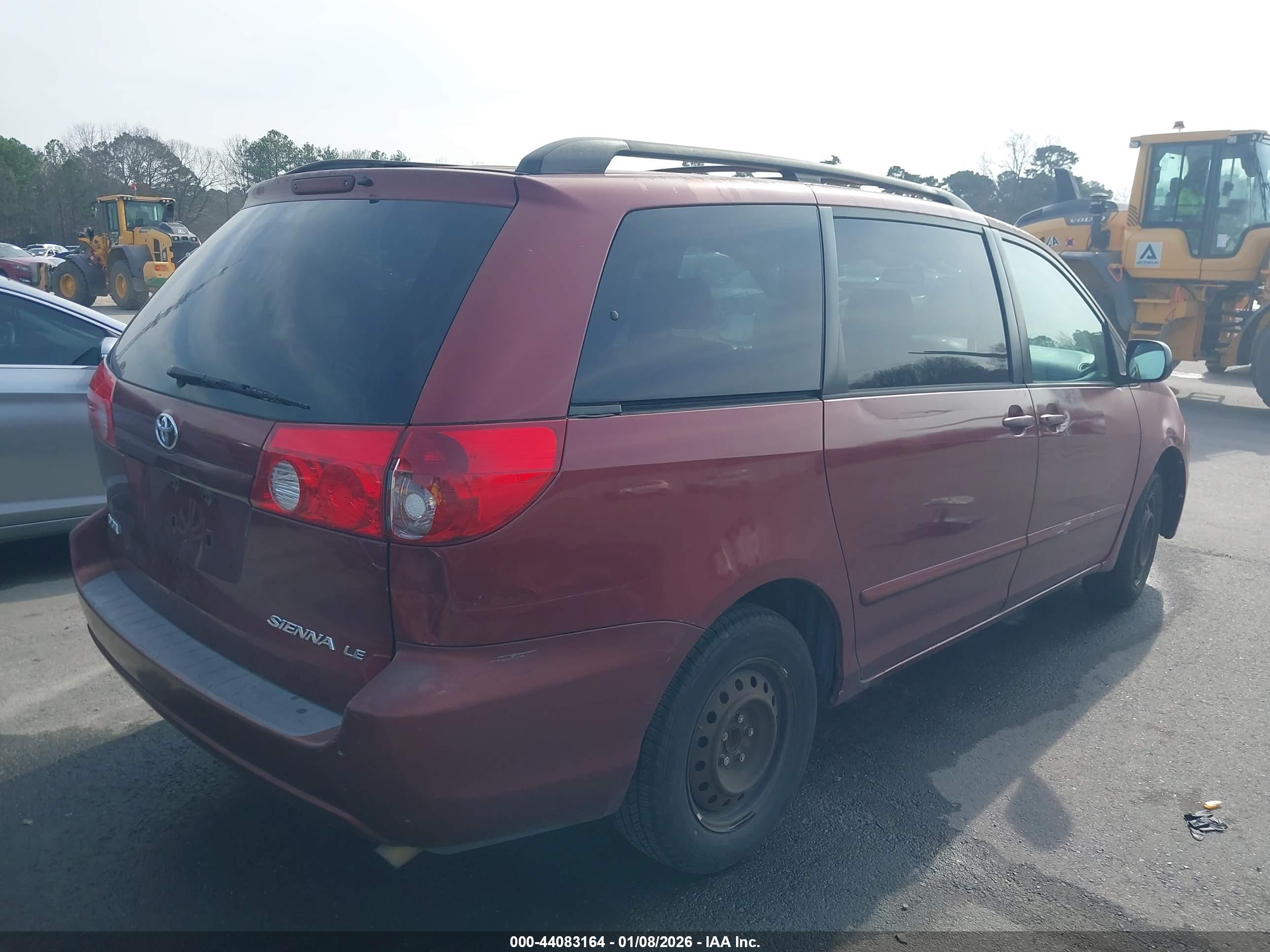 TOYOTA SIENNA image 4
