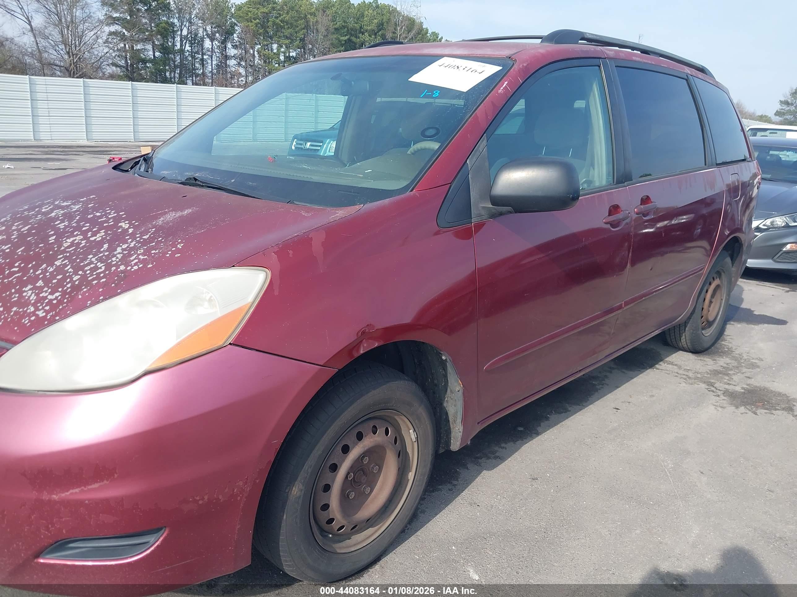 TOYOTA SIENNA image 6