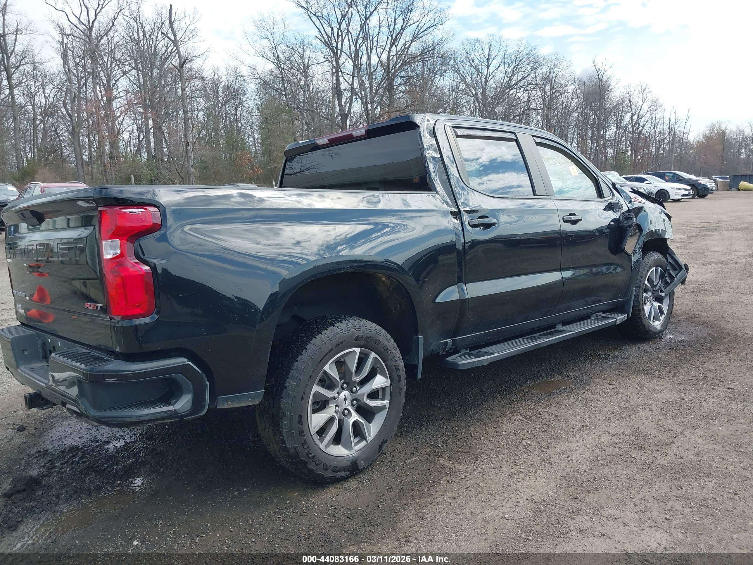 CHEVROLET SILVERADO image 4