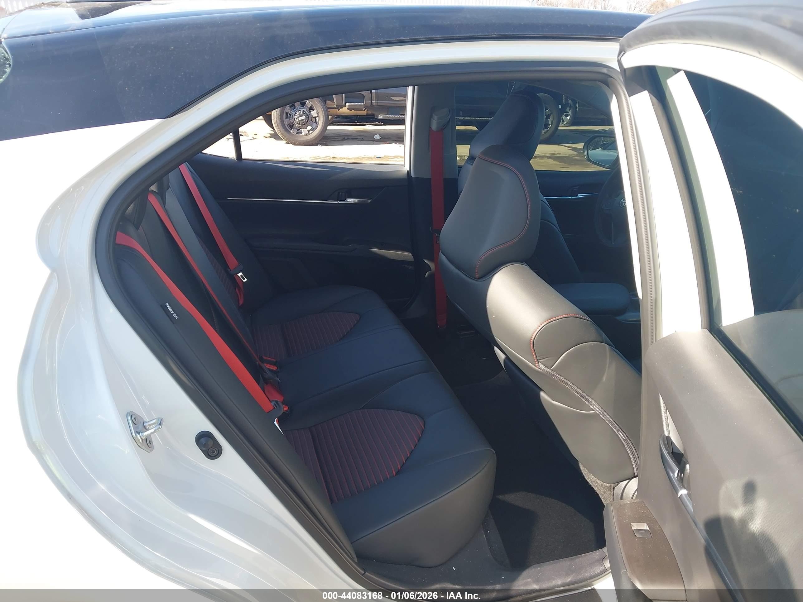 TOYOTA CAMRY image 8