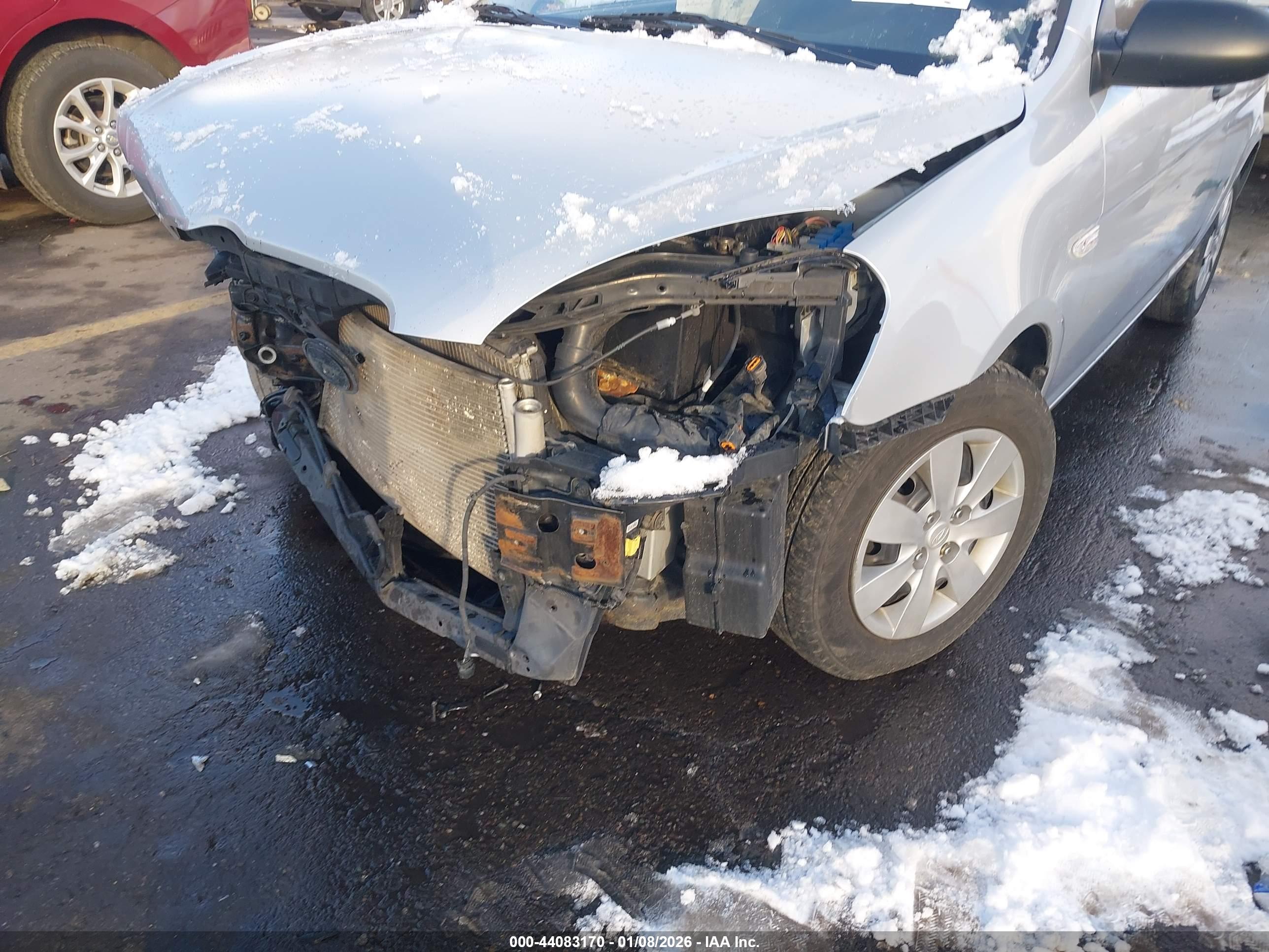 HYUNDAI ACCENT image 6