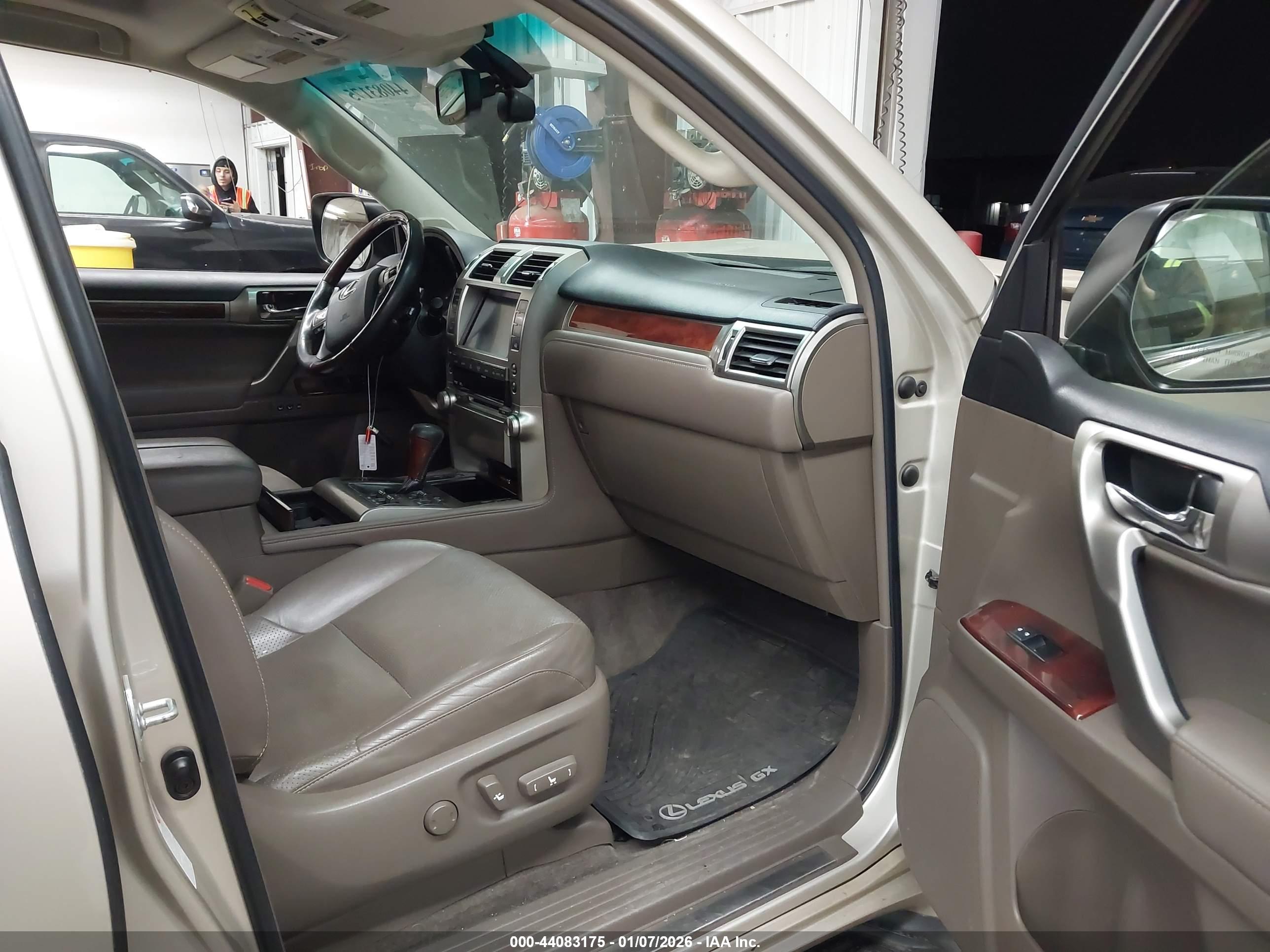 LEXUS GX image 5