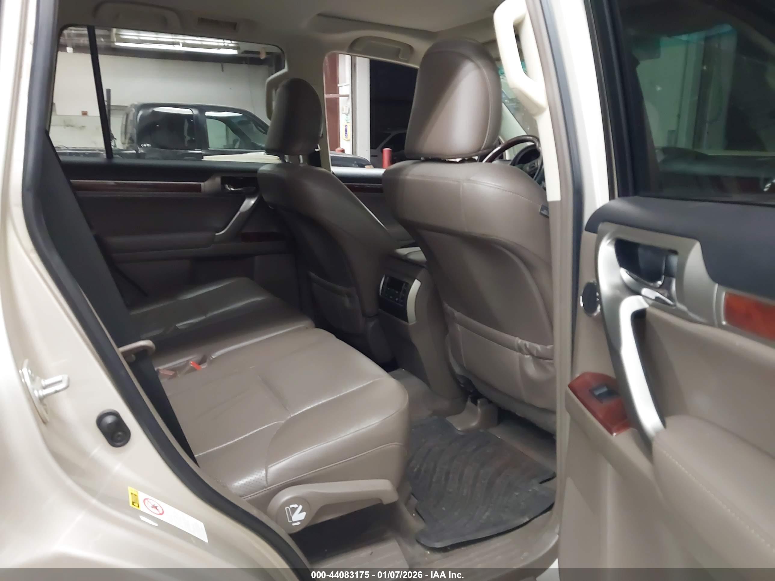LEXUS GX image 8