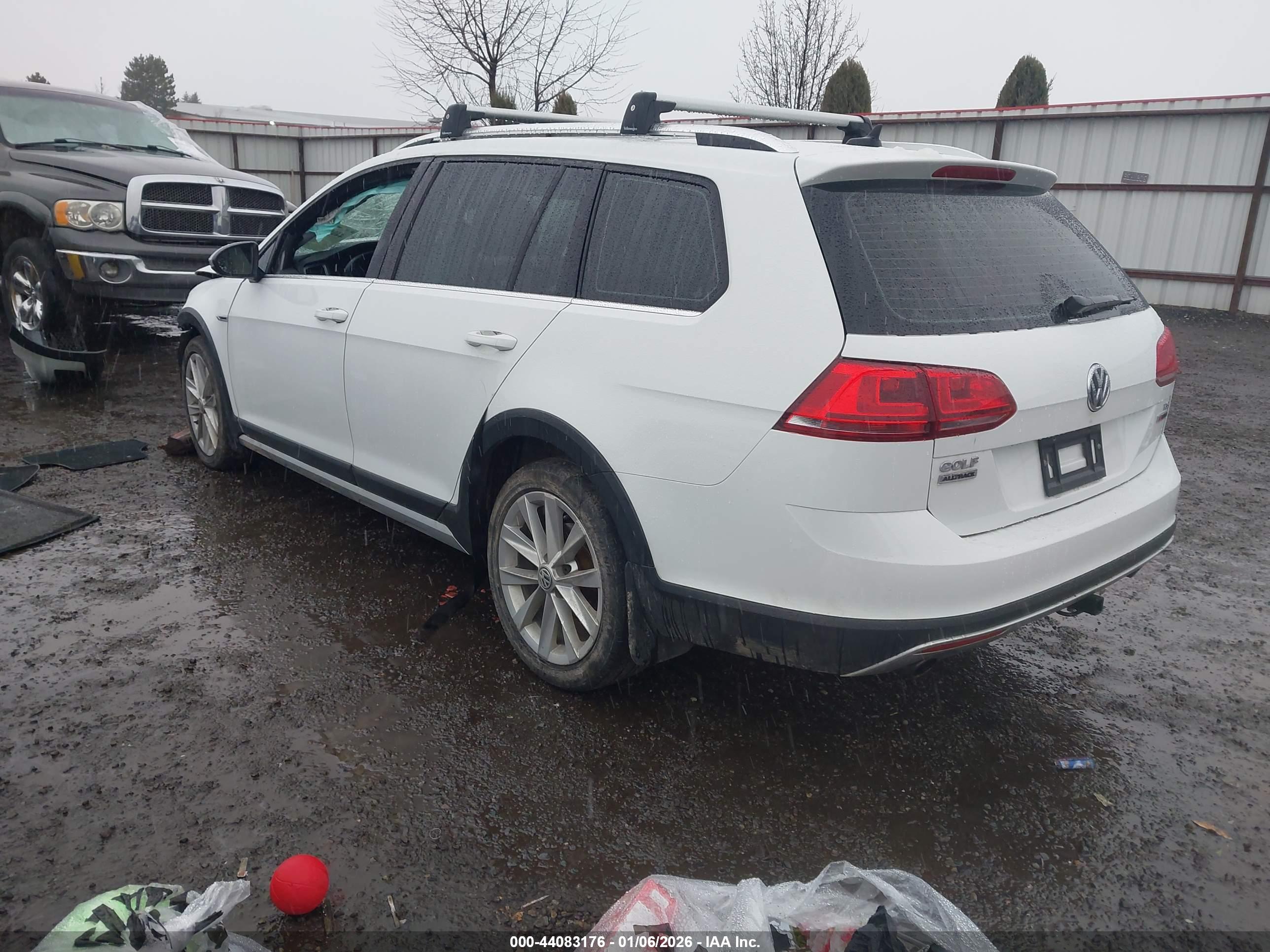 VOLKSWAGEN GOLF image 3