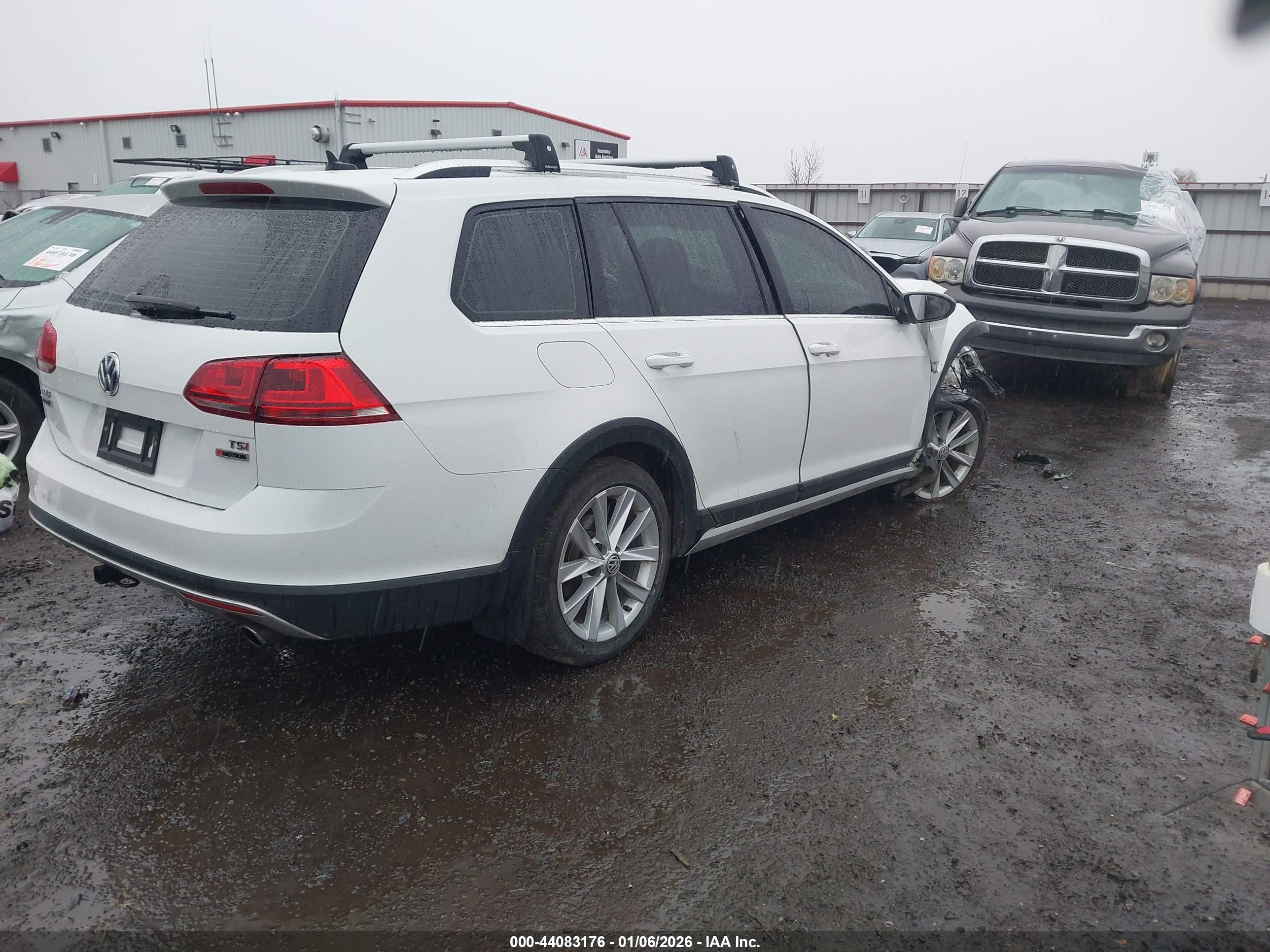 VOLKSWAGEN GOLF image 4