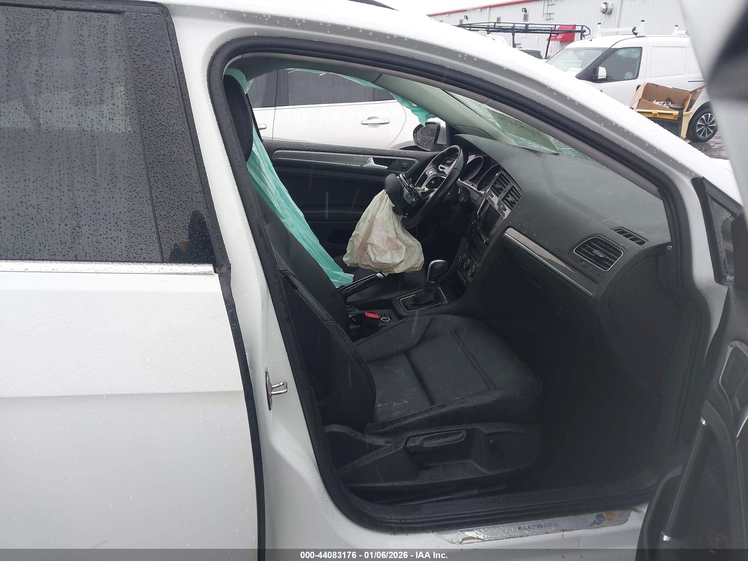 VOLKSWAGEN GOLF image 5