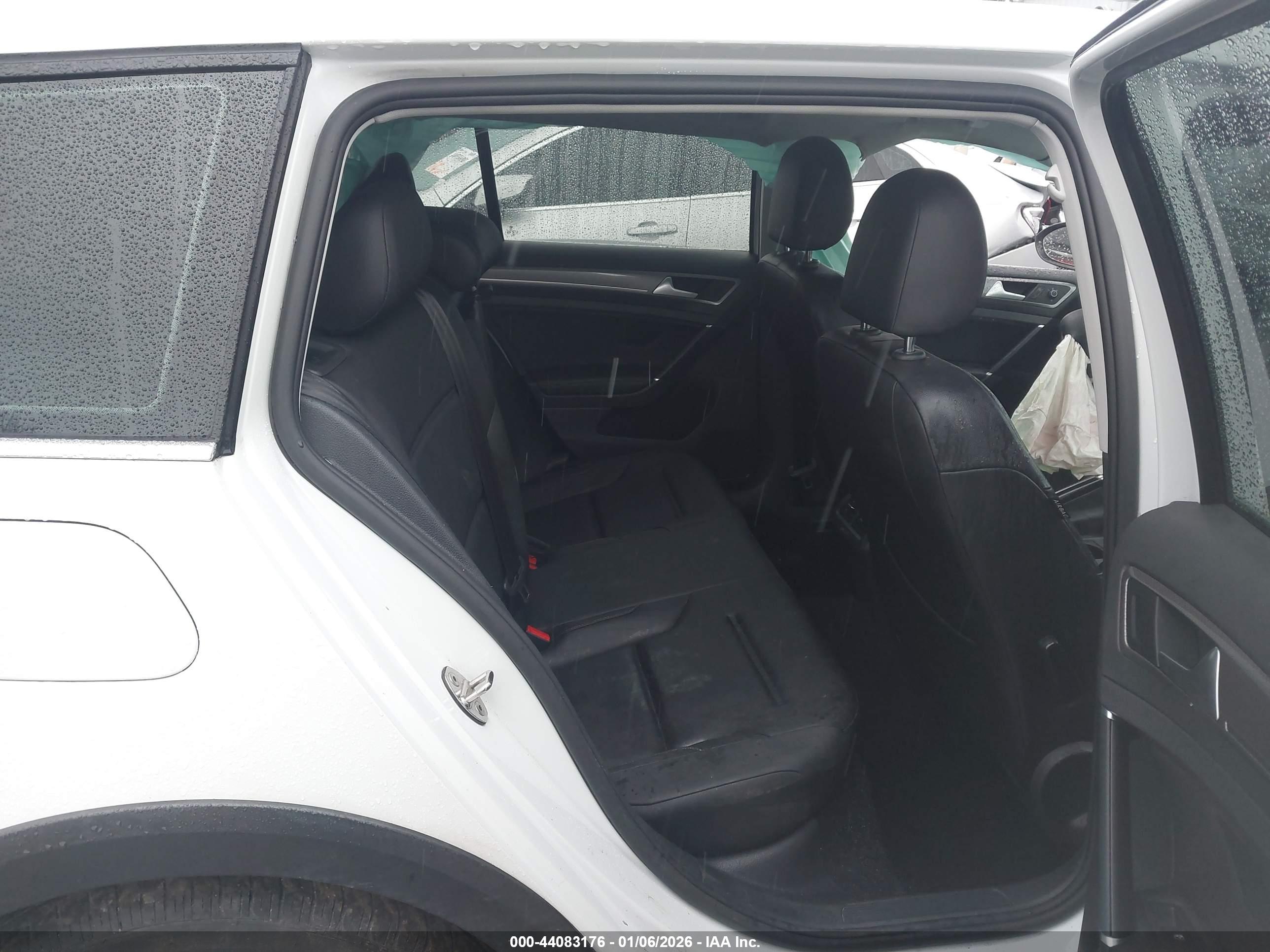 VOLKSWAGEN GOLF image 8