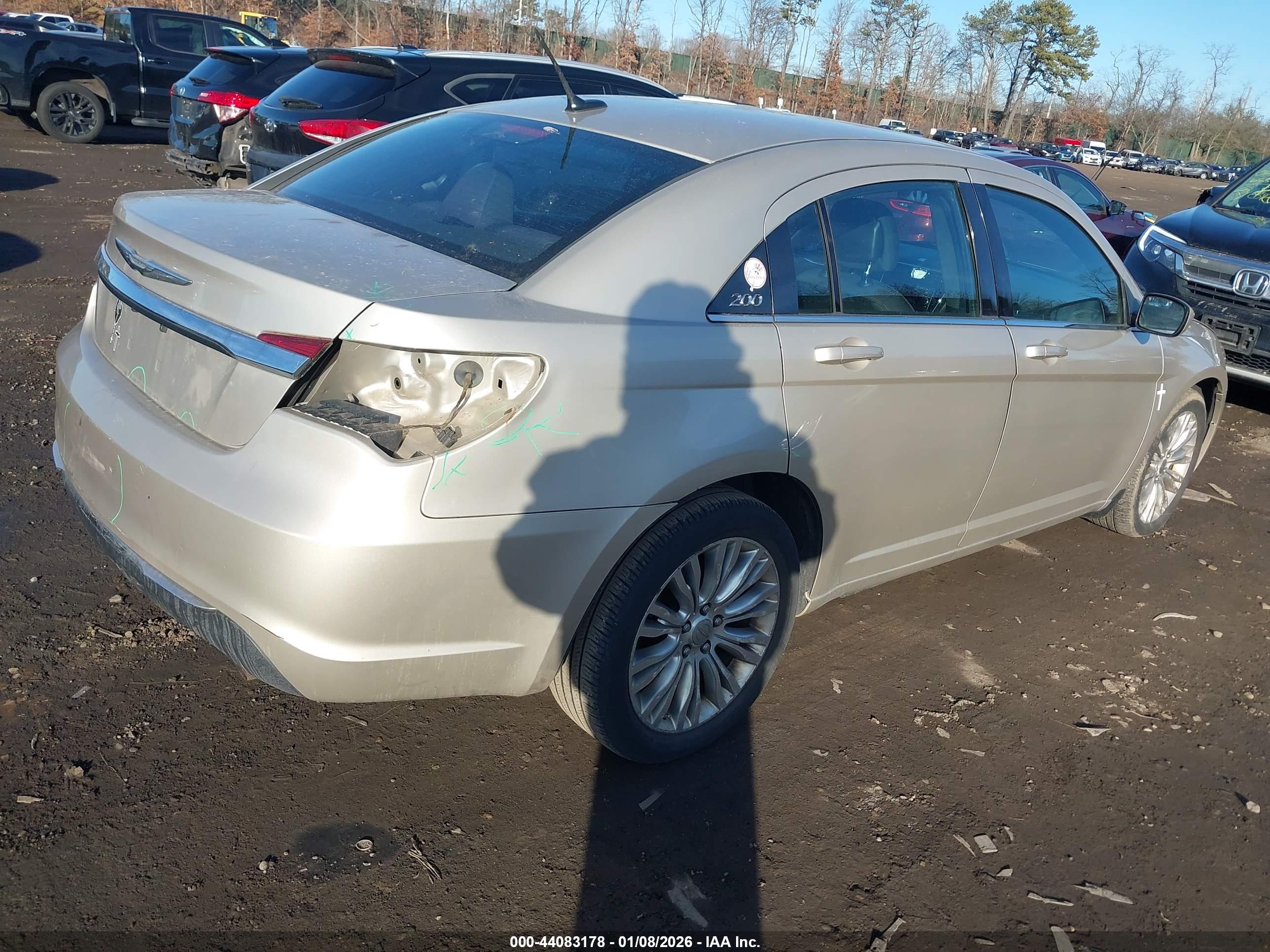 CHRYSLER 200 image 4
