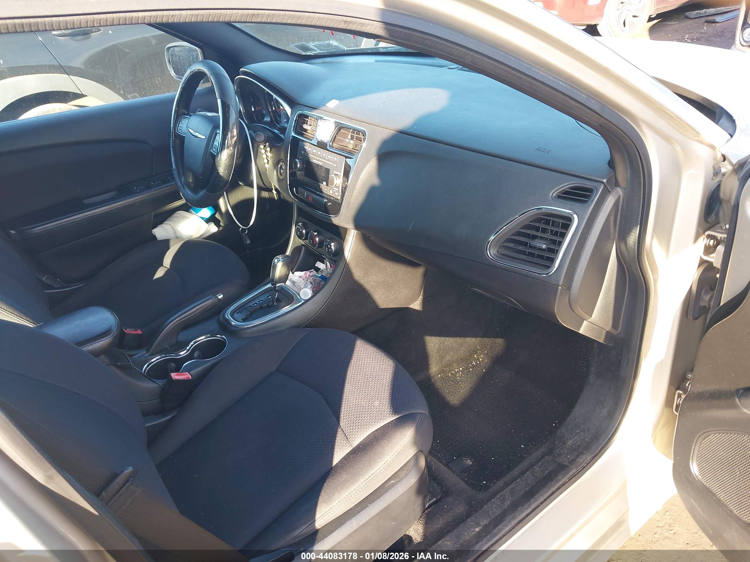 CHRYSLER 200 image 5