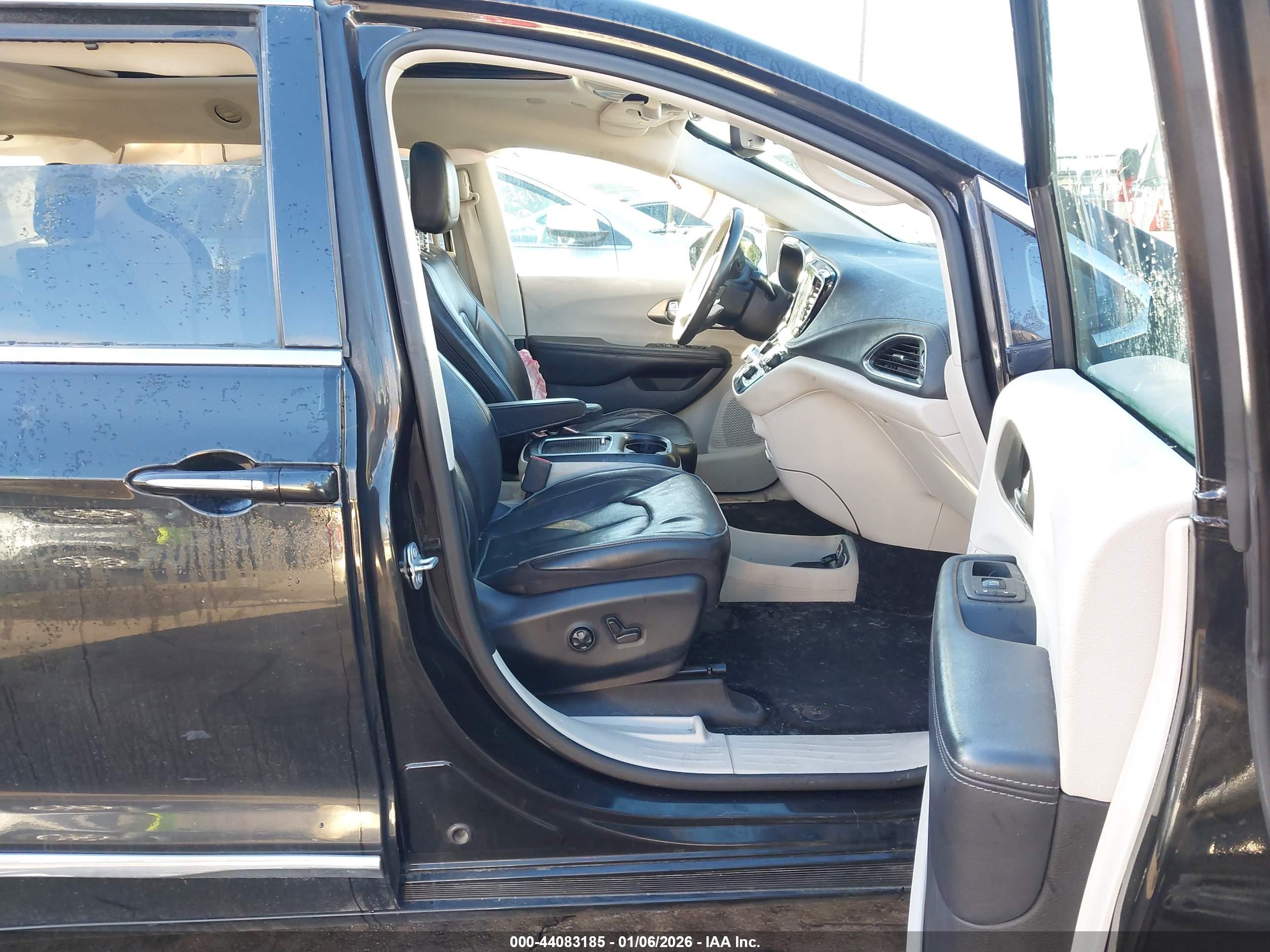 CHRYSLER PACIFICA image 5