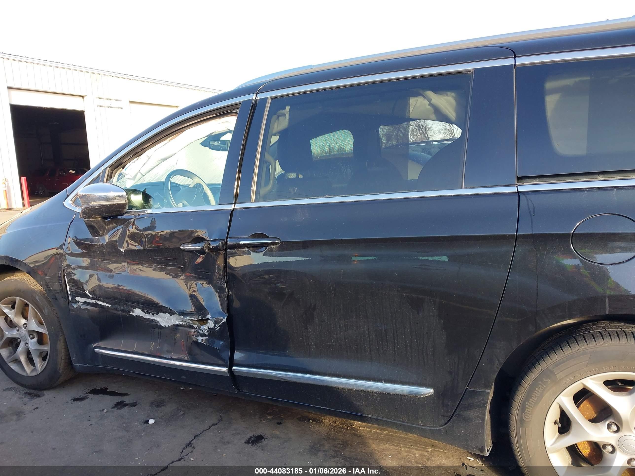 CHRYSLER PACIFICA image 6