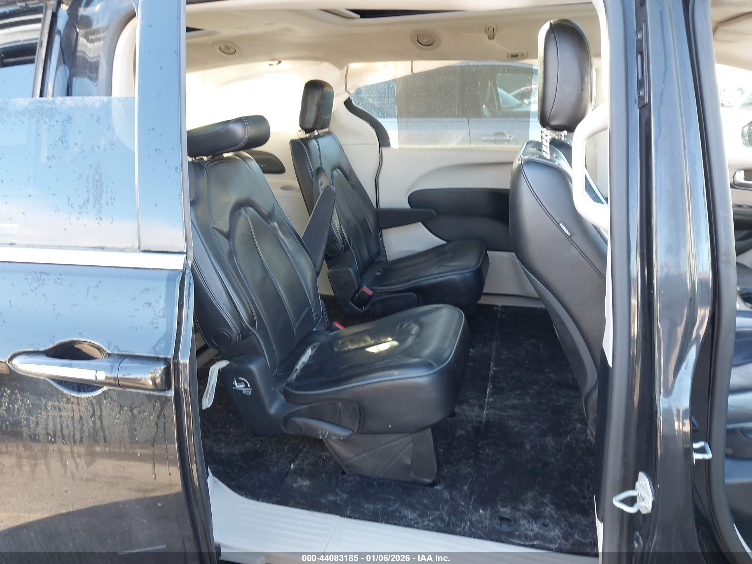 CHRYSLER PACIFICA image 8