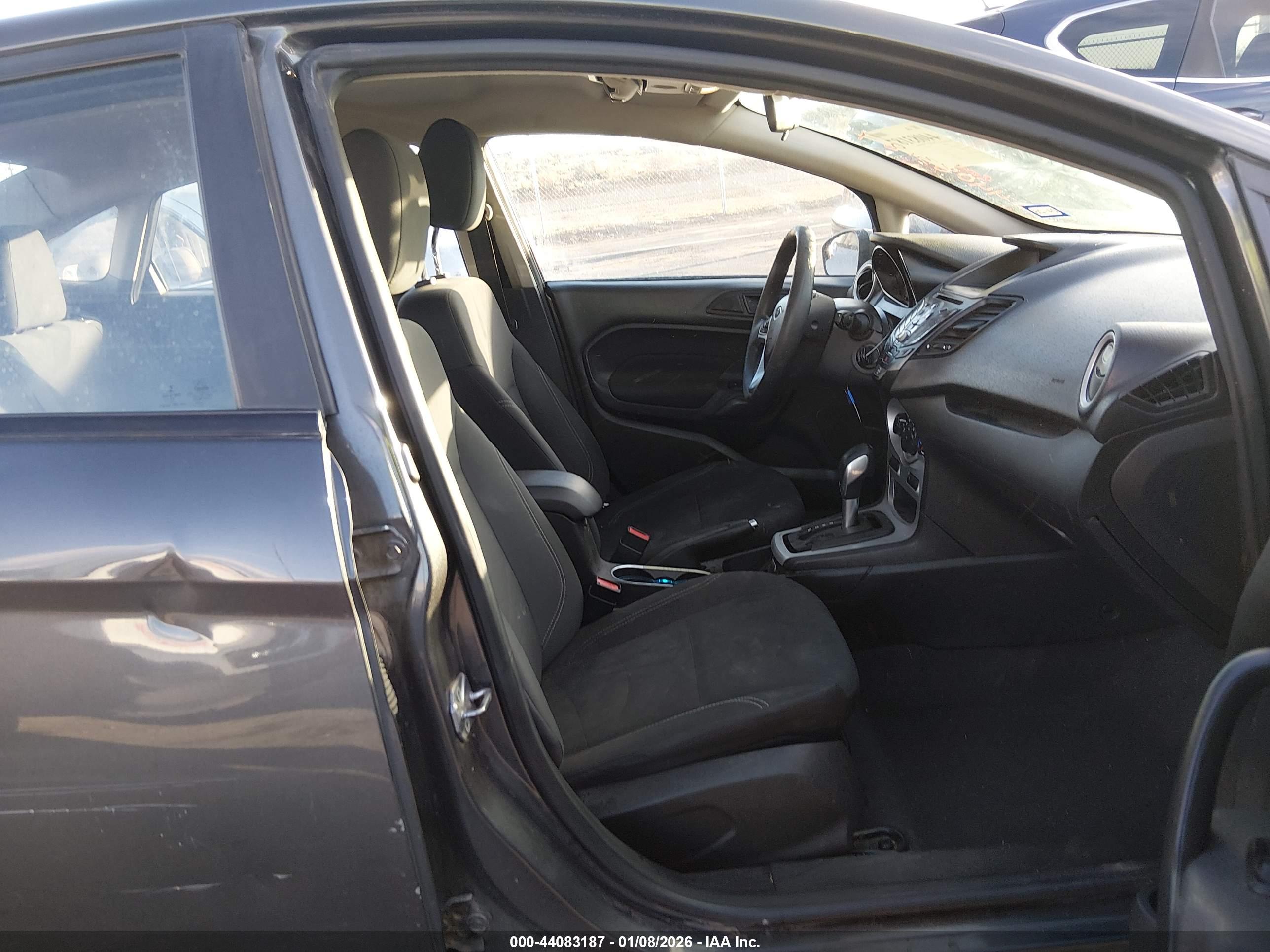 FORD FIESTA image 5