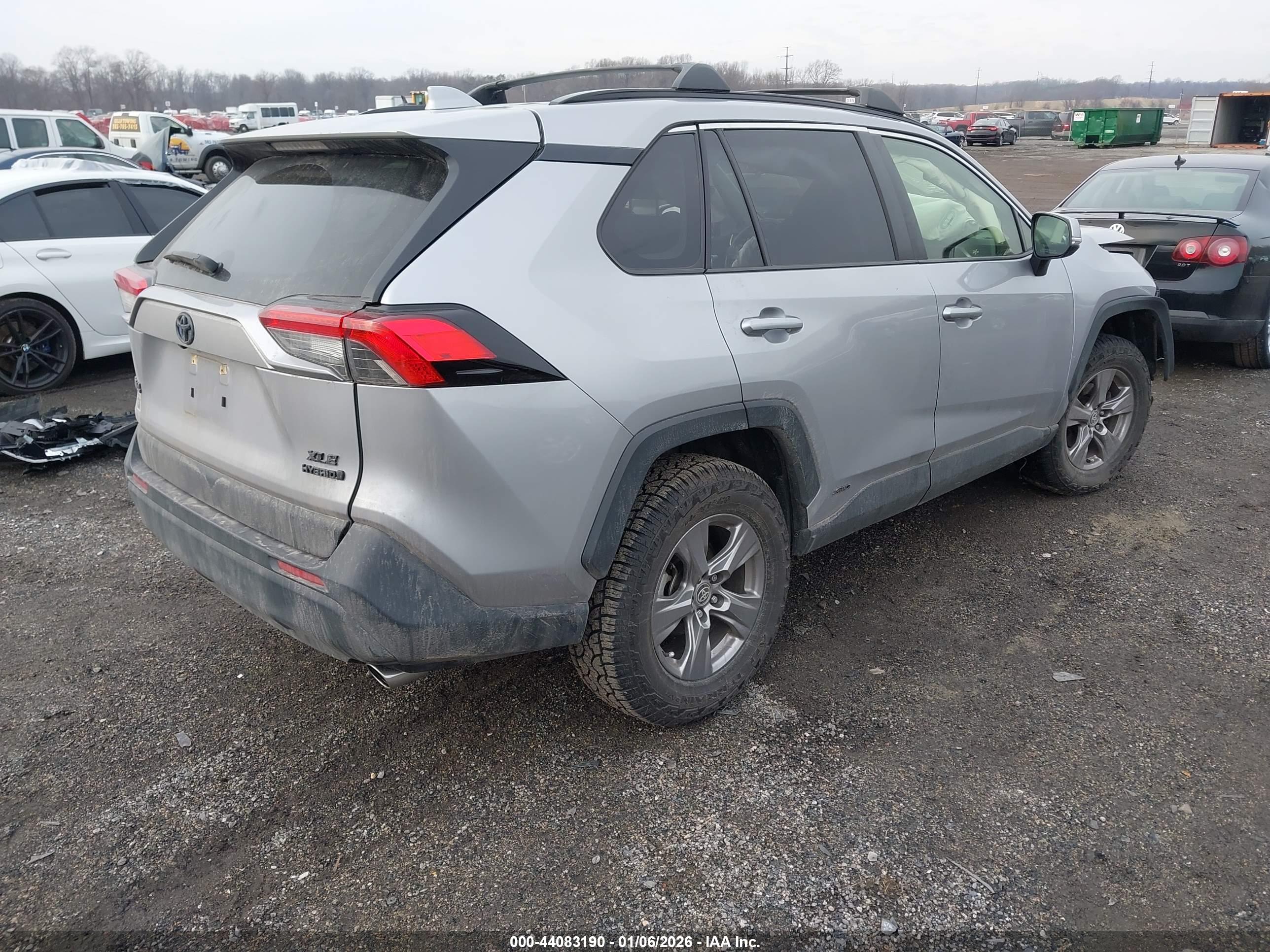 TOYOTA RAV4 image 4