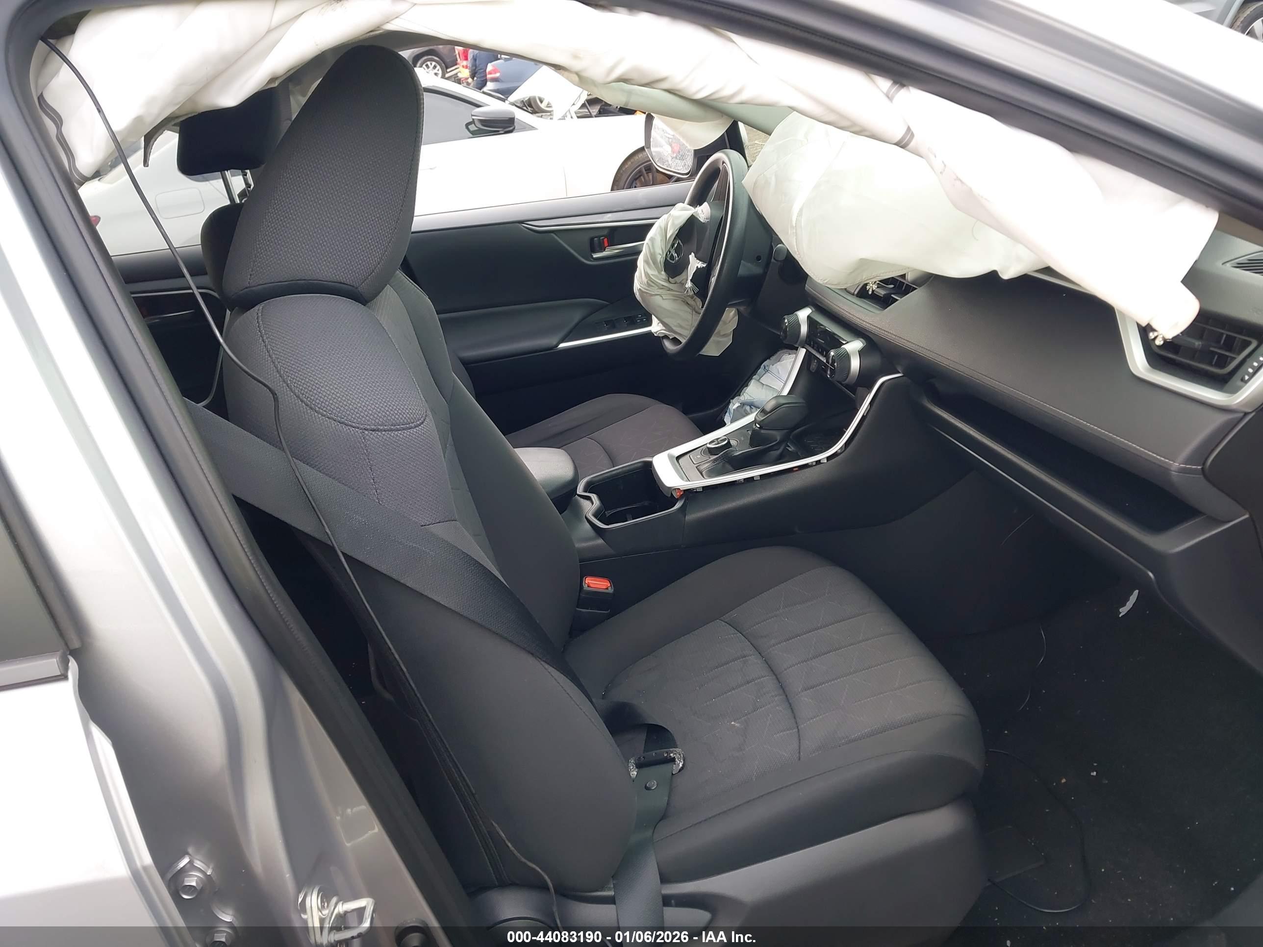 TOYOTA RAV4 image 5