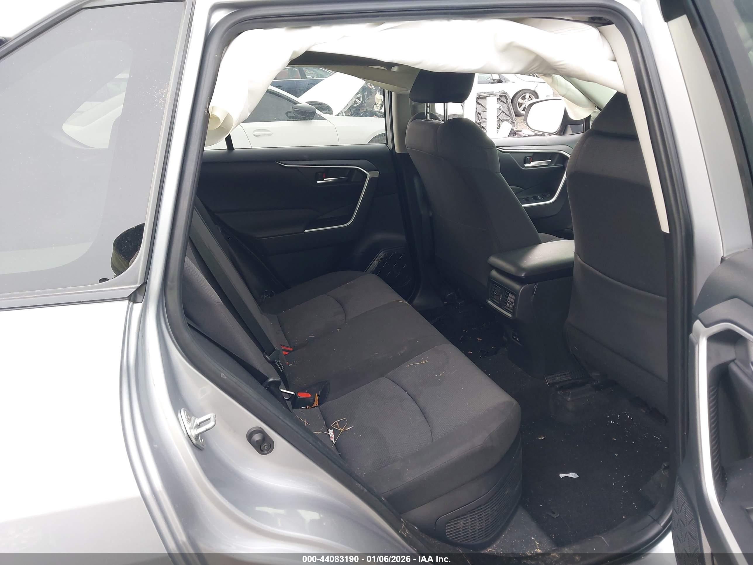 TOYOTA RAV4 image 8