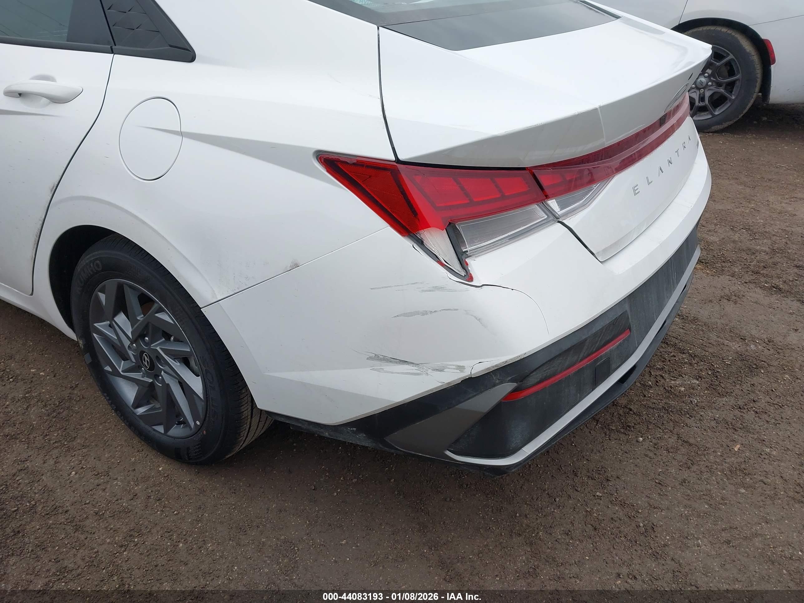 HYUNDAI ELANTRA image 6