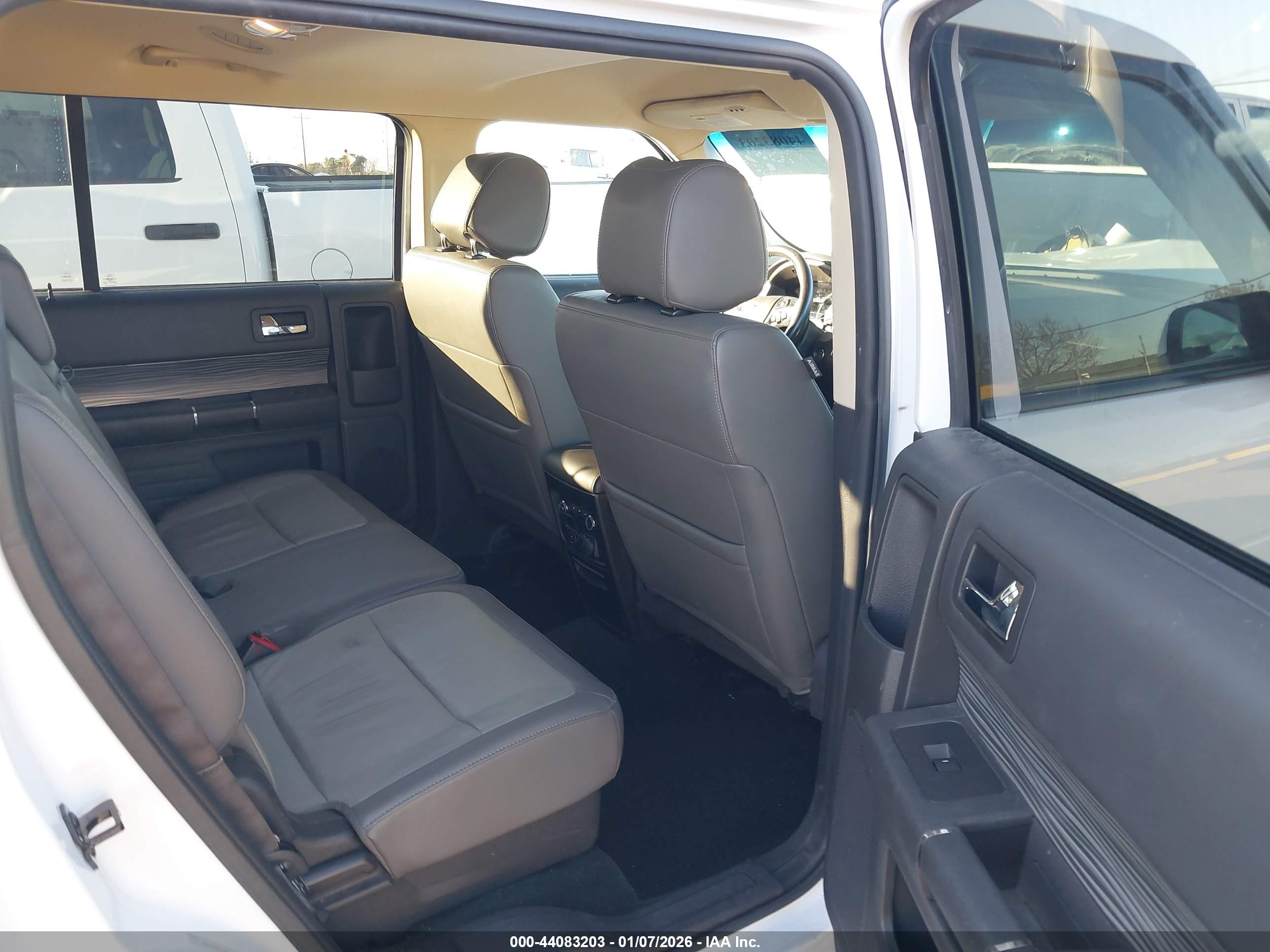 FORD FLEX image 8
