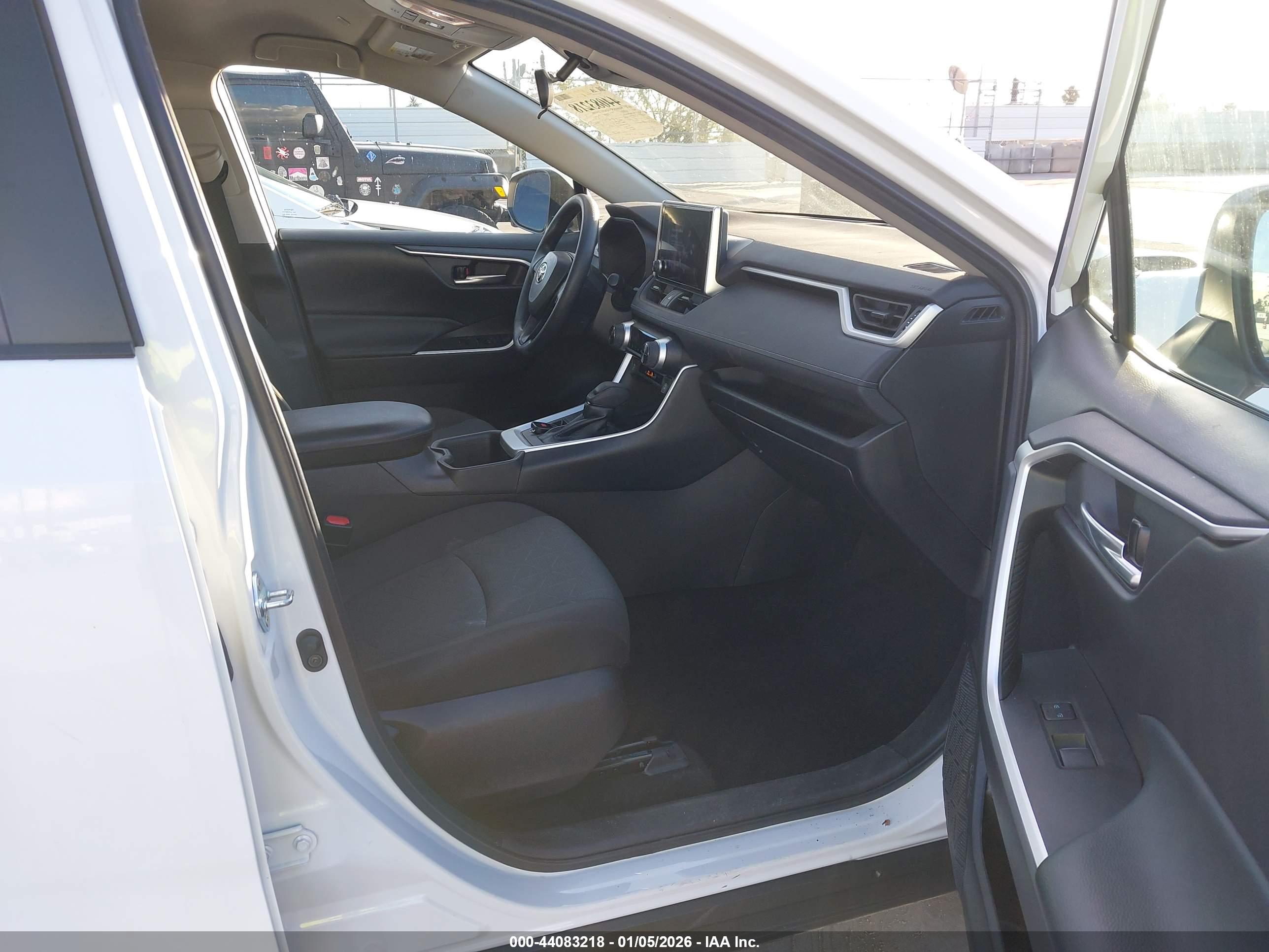 TOYOTA RAV4 image 5