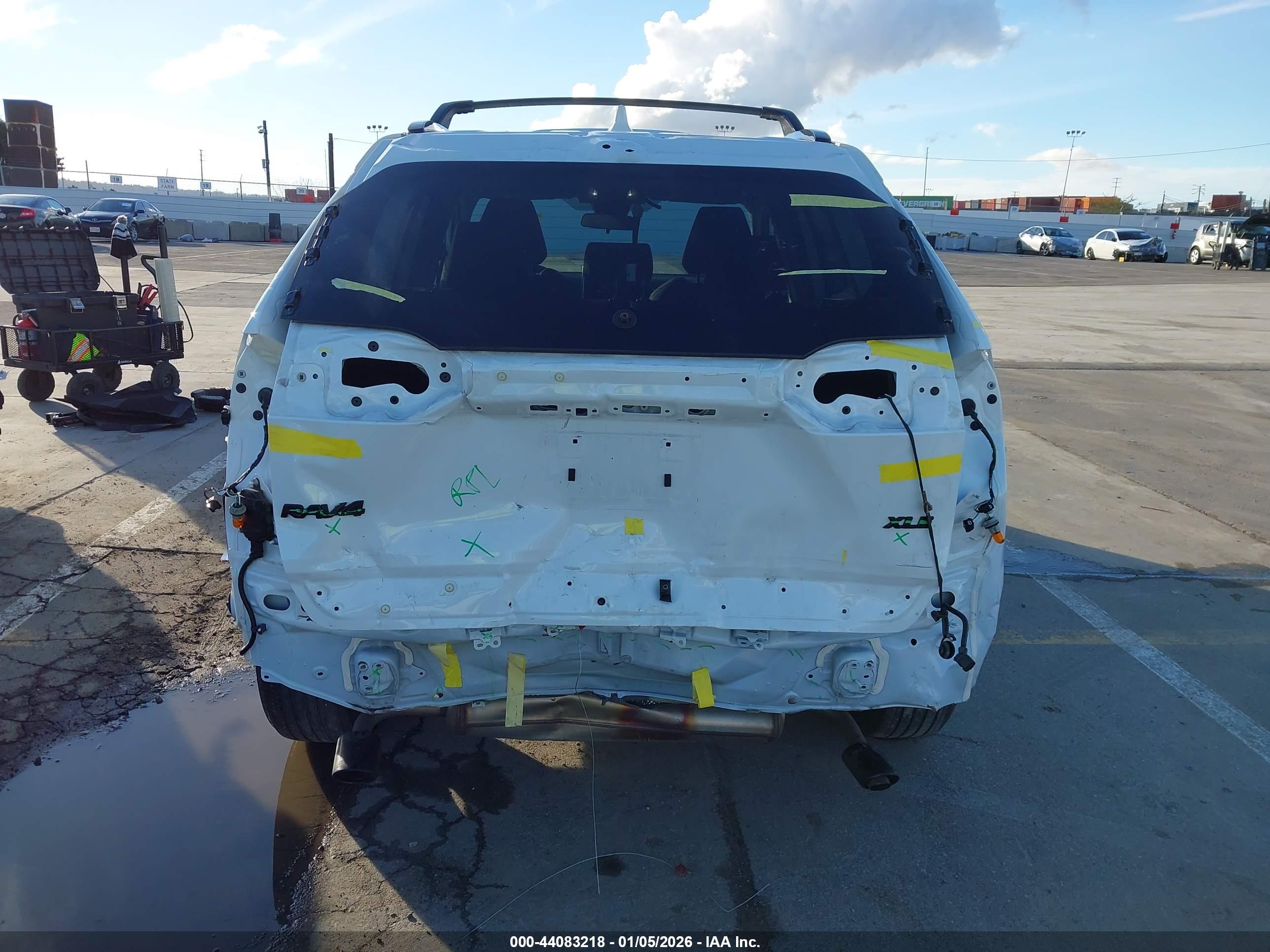 TOYOTA RAV4 image 6