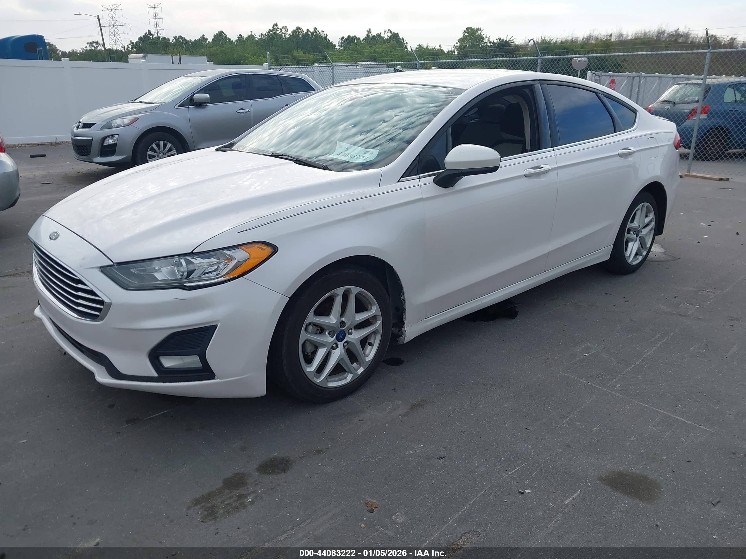 FORD FUSION image 2