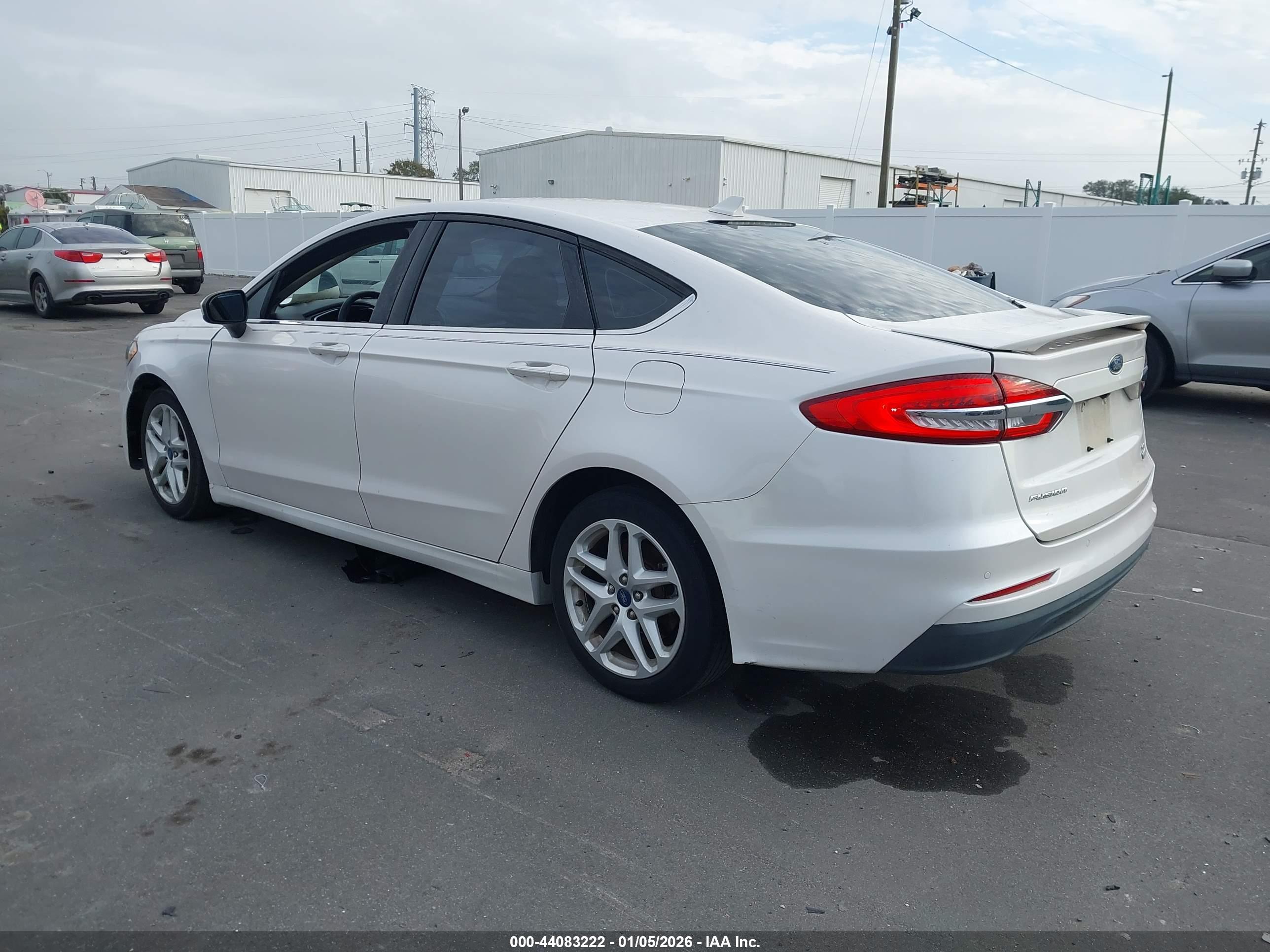 FORD FUSION image 3