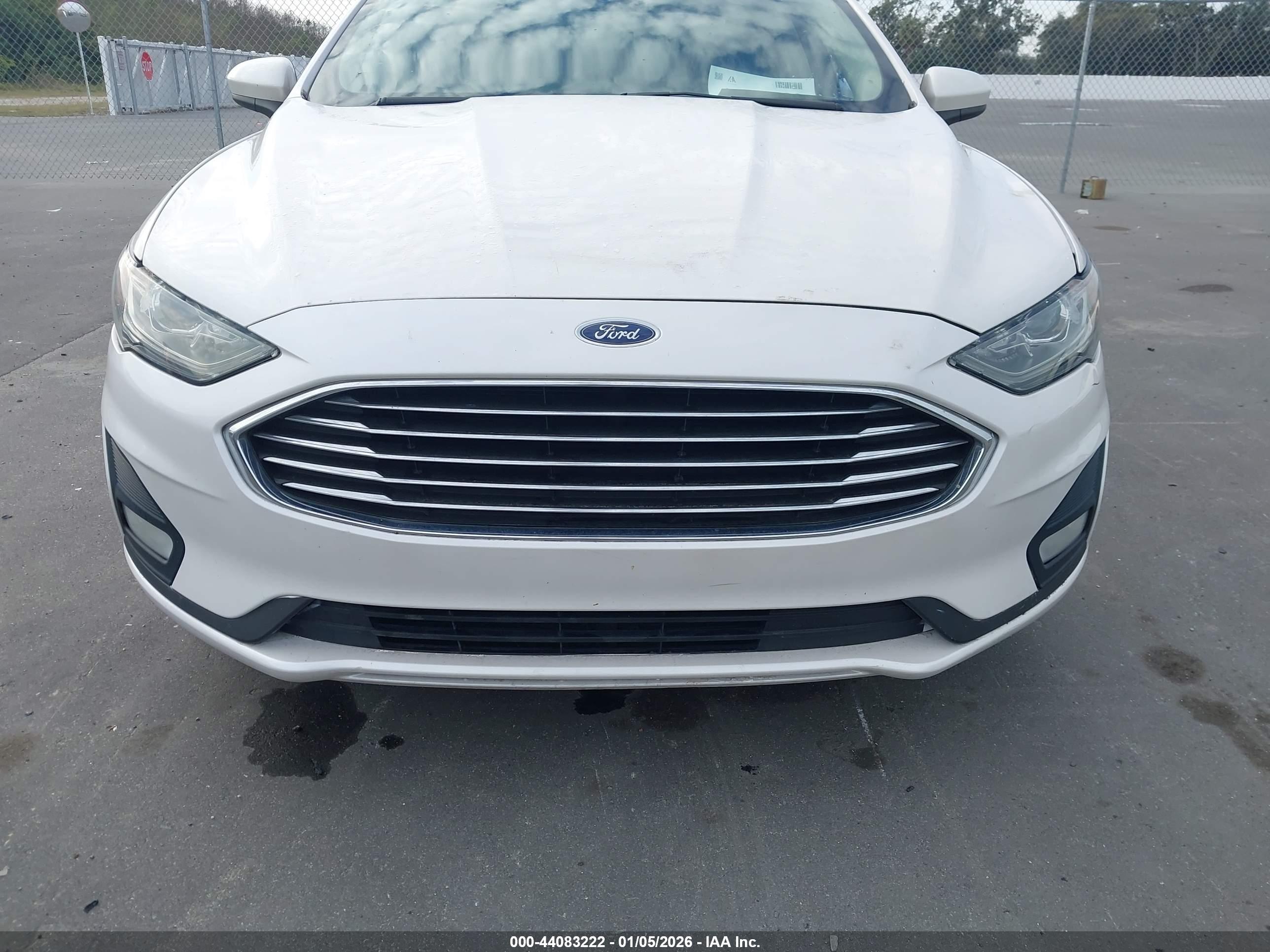 FORD FUSION image 6