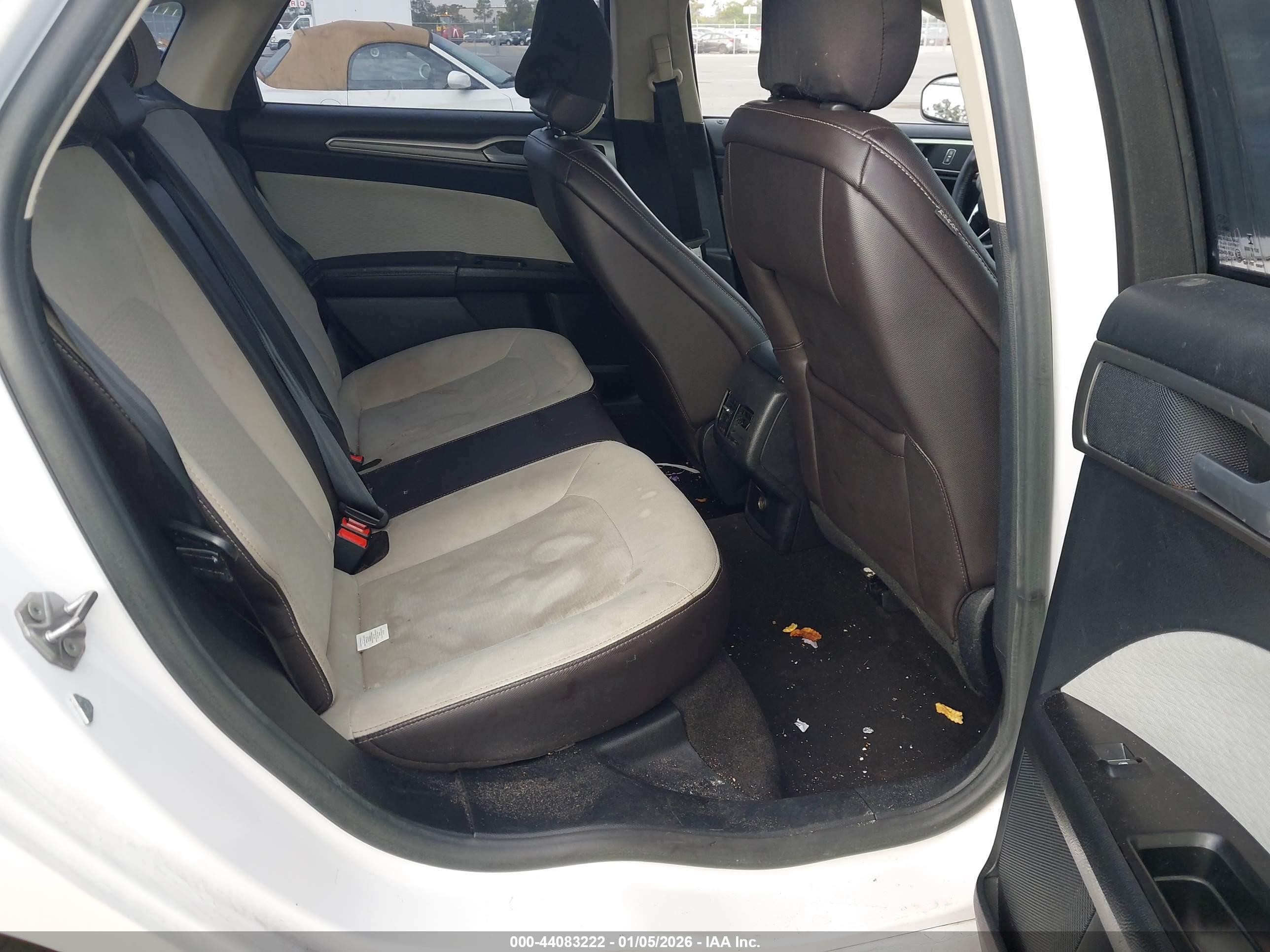 FORD FUSION image 8