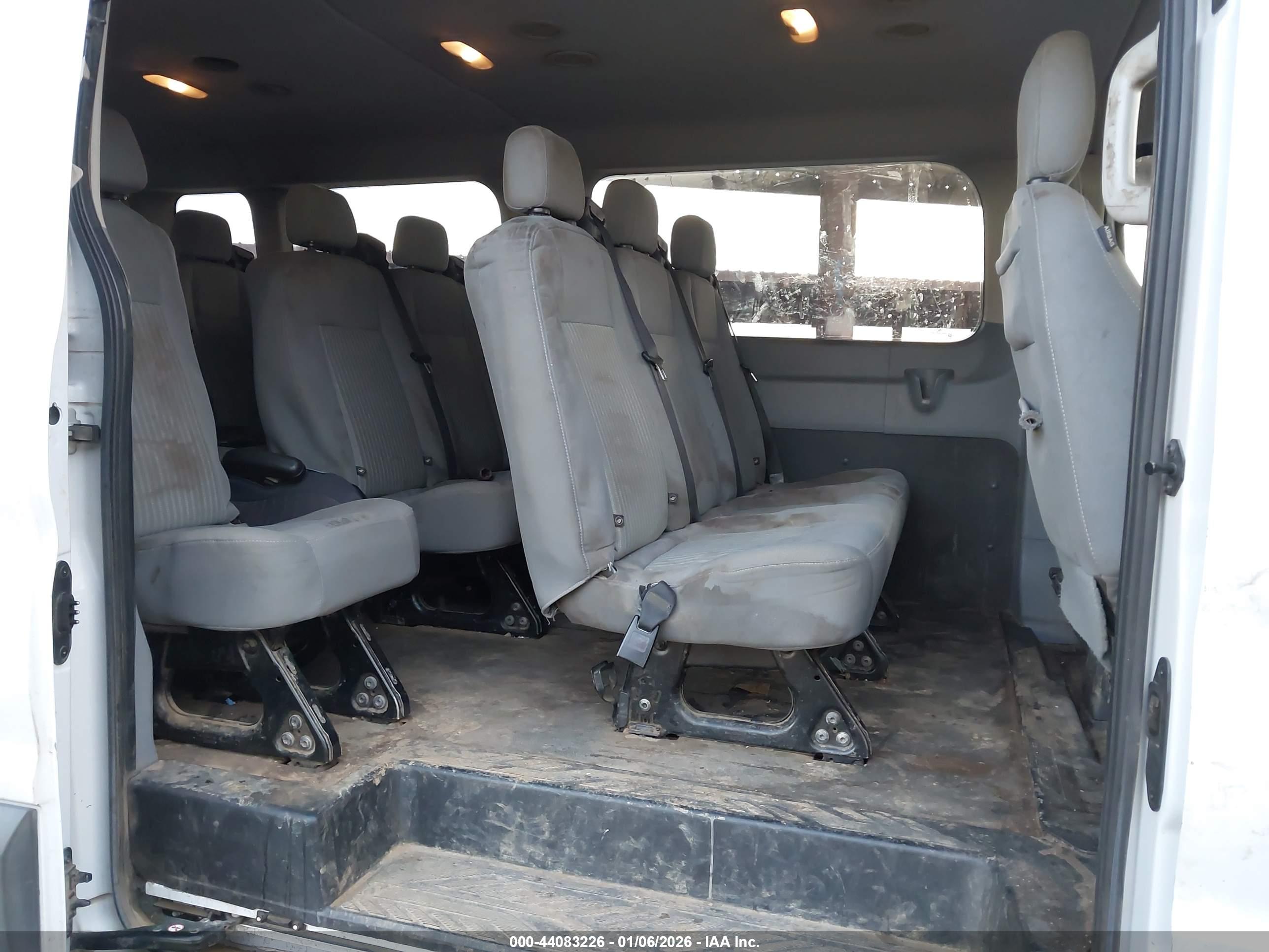 FORD TRANSIT-350 image 8