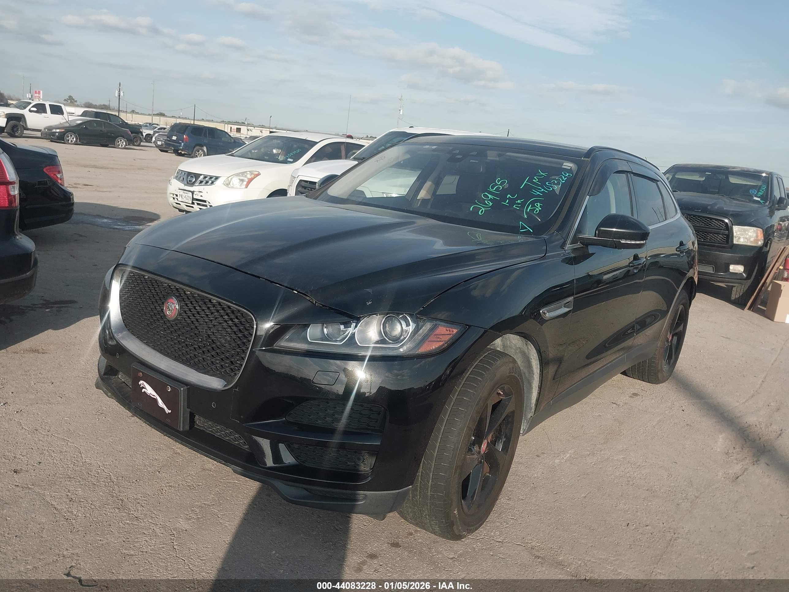 JAGUAR F-PACE image 2