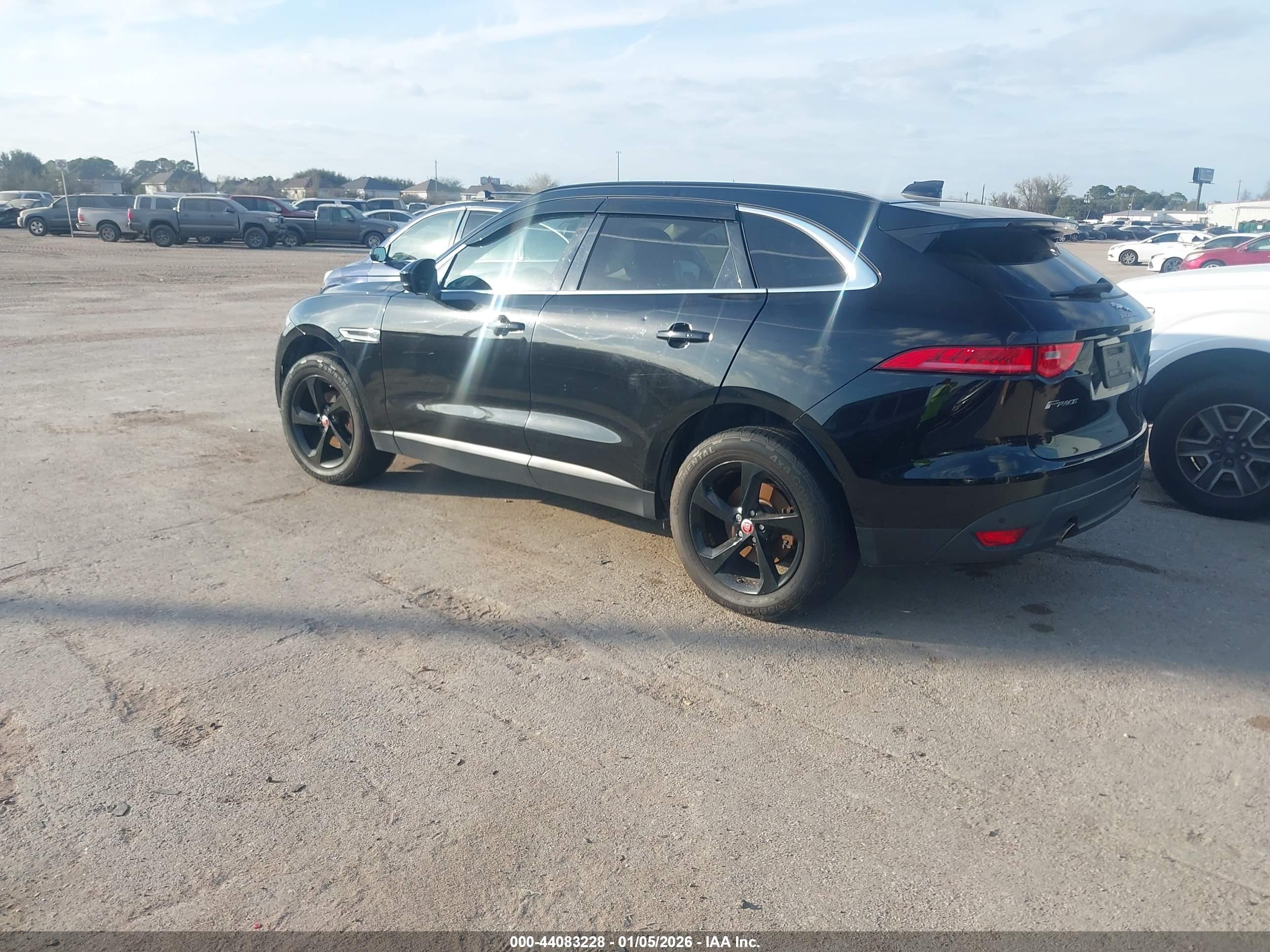 JAGUAR F-PACE image 3