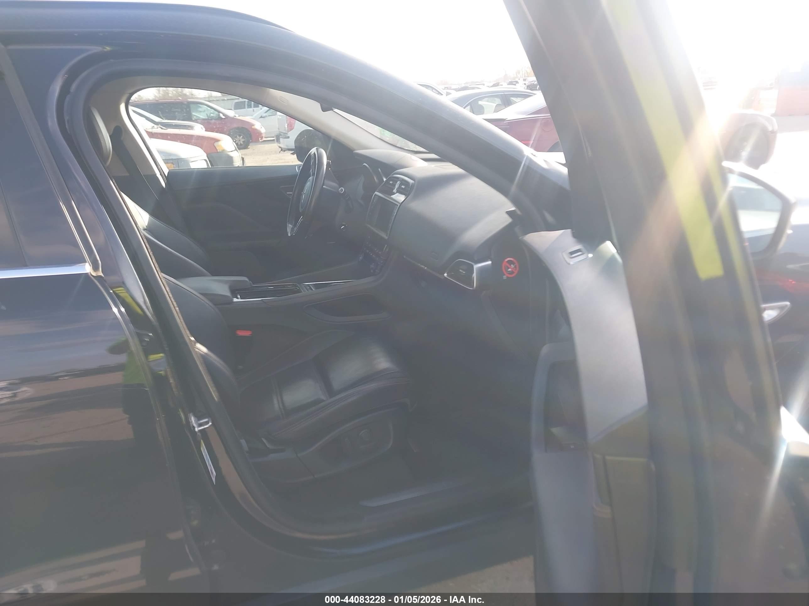JAGUAR F-PACE image 5