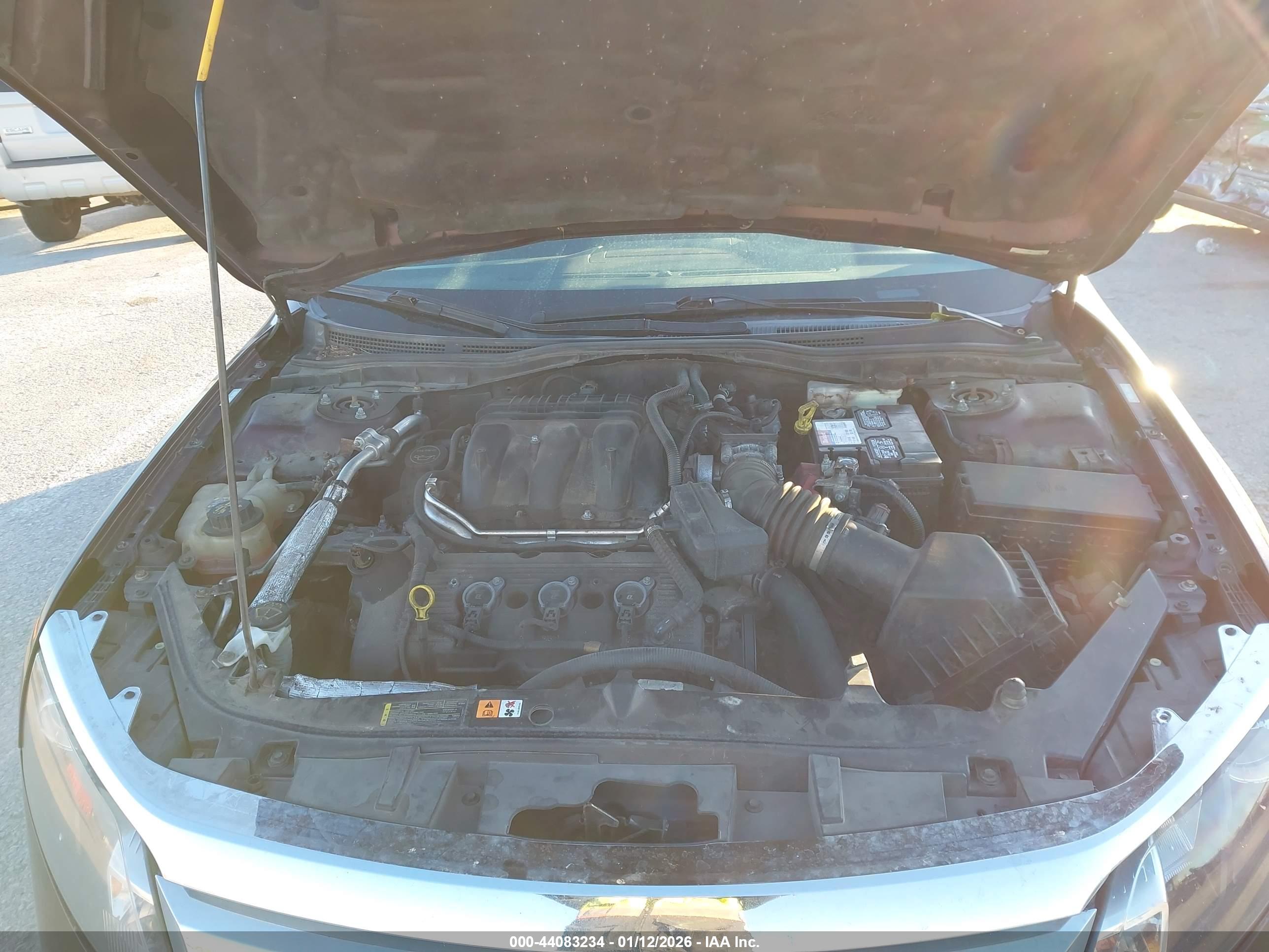 FORD FUSION image 10