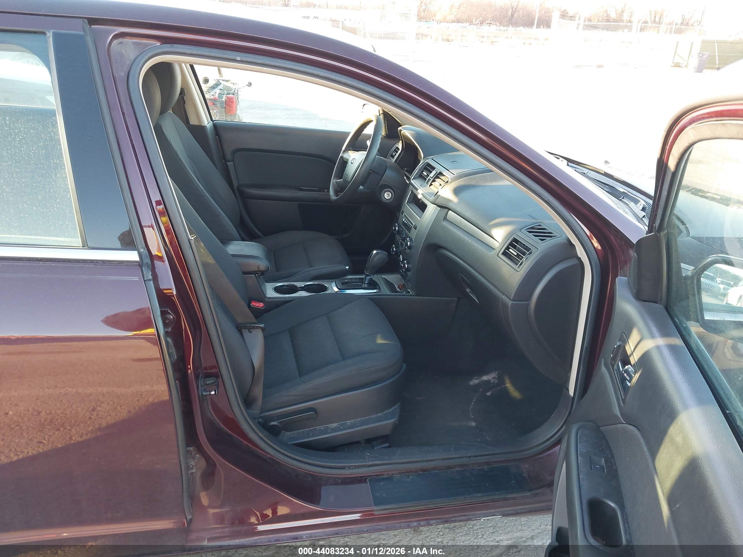 FORD FUSION image 5
