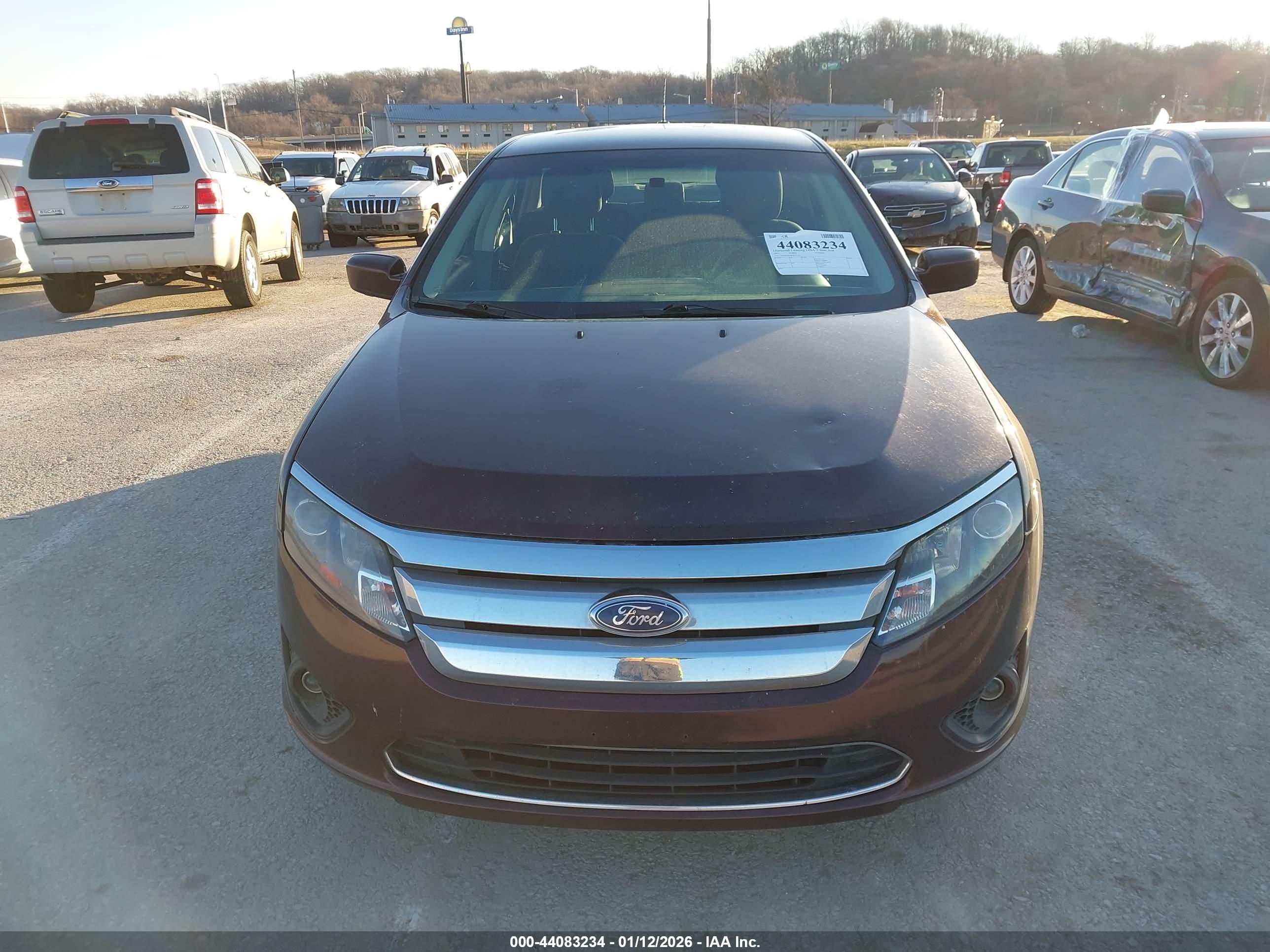 FORD FUSION image 6