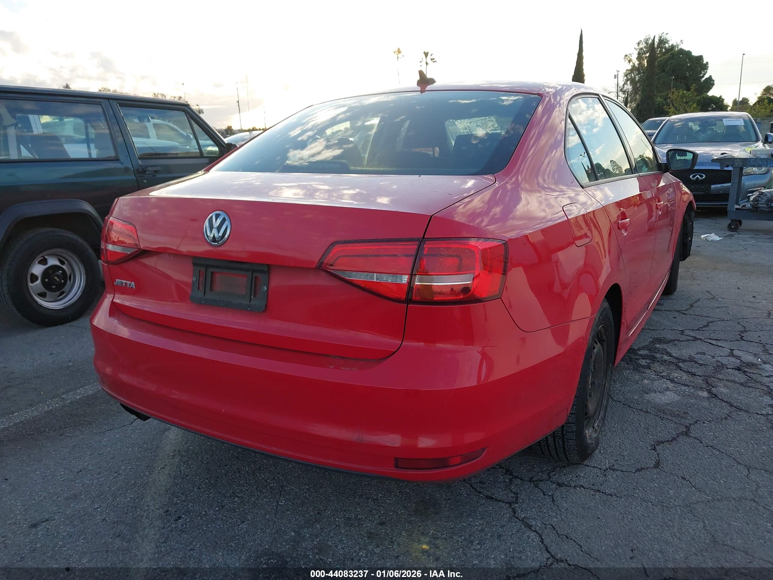 VOLKSWAGEN JETTA image 4