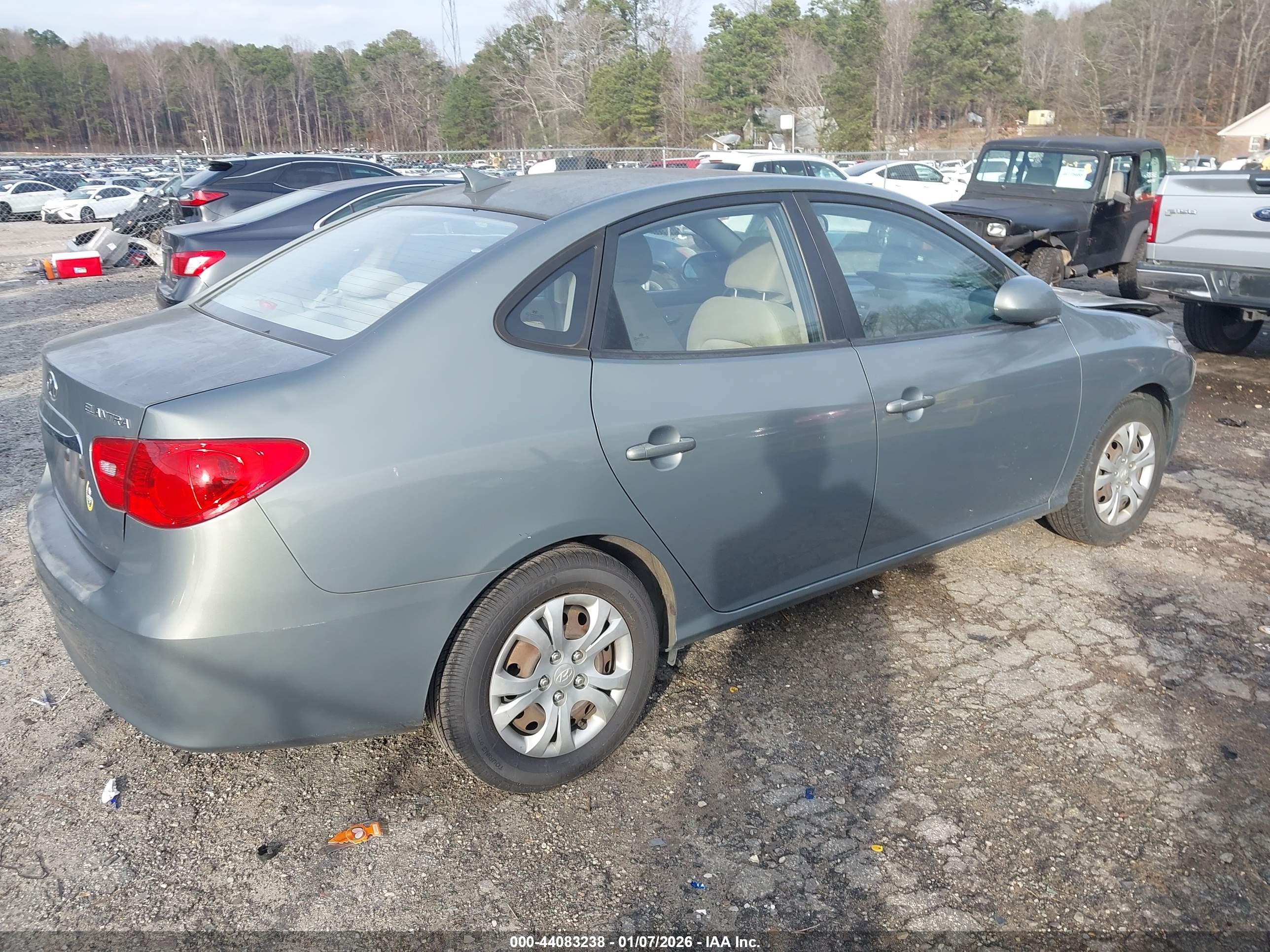 HYUNDAI ELANTRA image 4