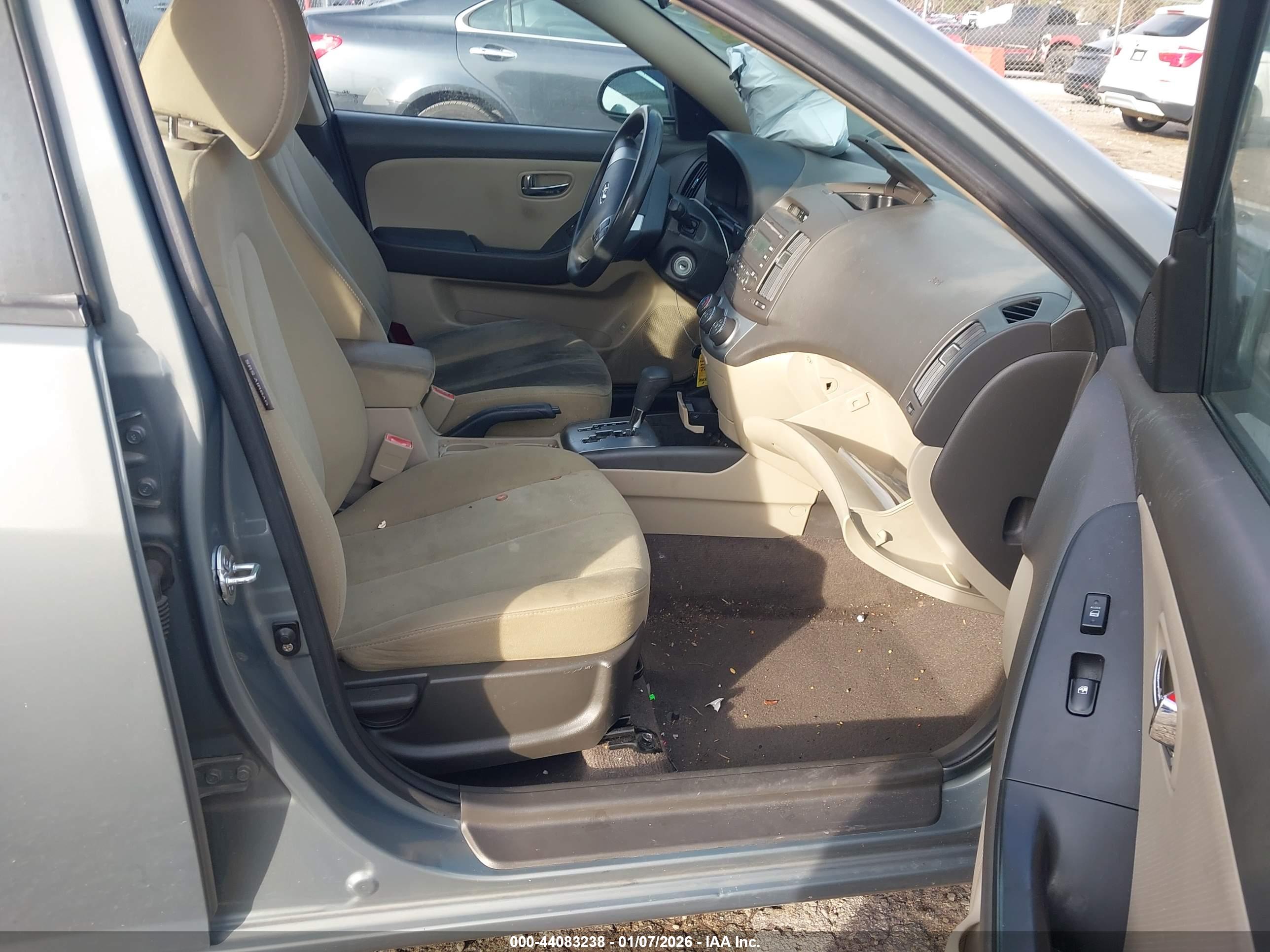 HYUNDAI ELANTRA image 5