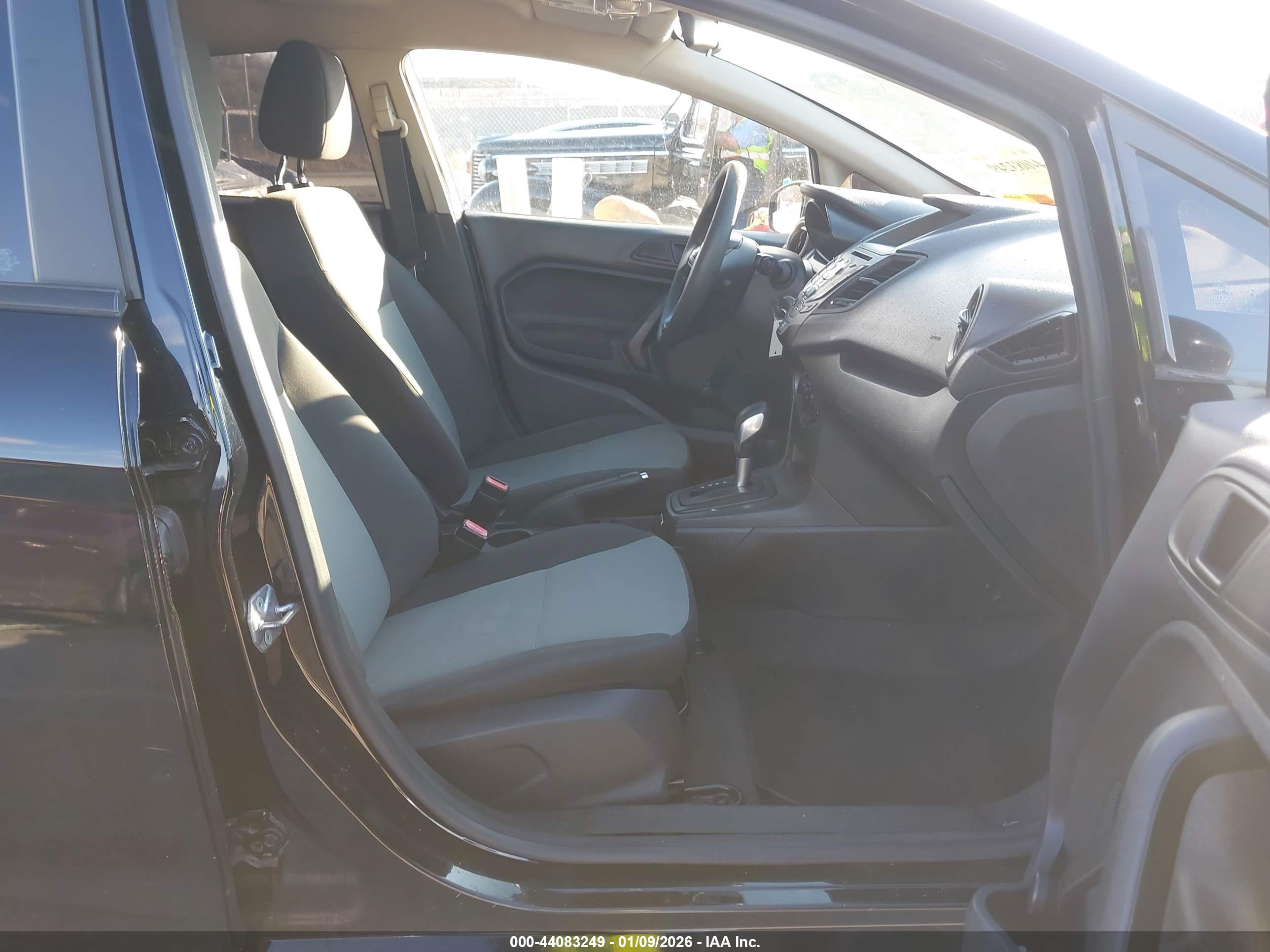 FORD FIESTA image 5